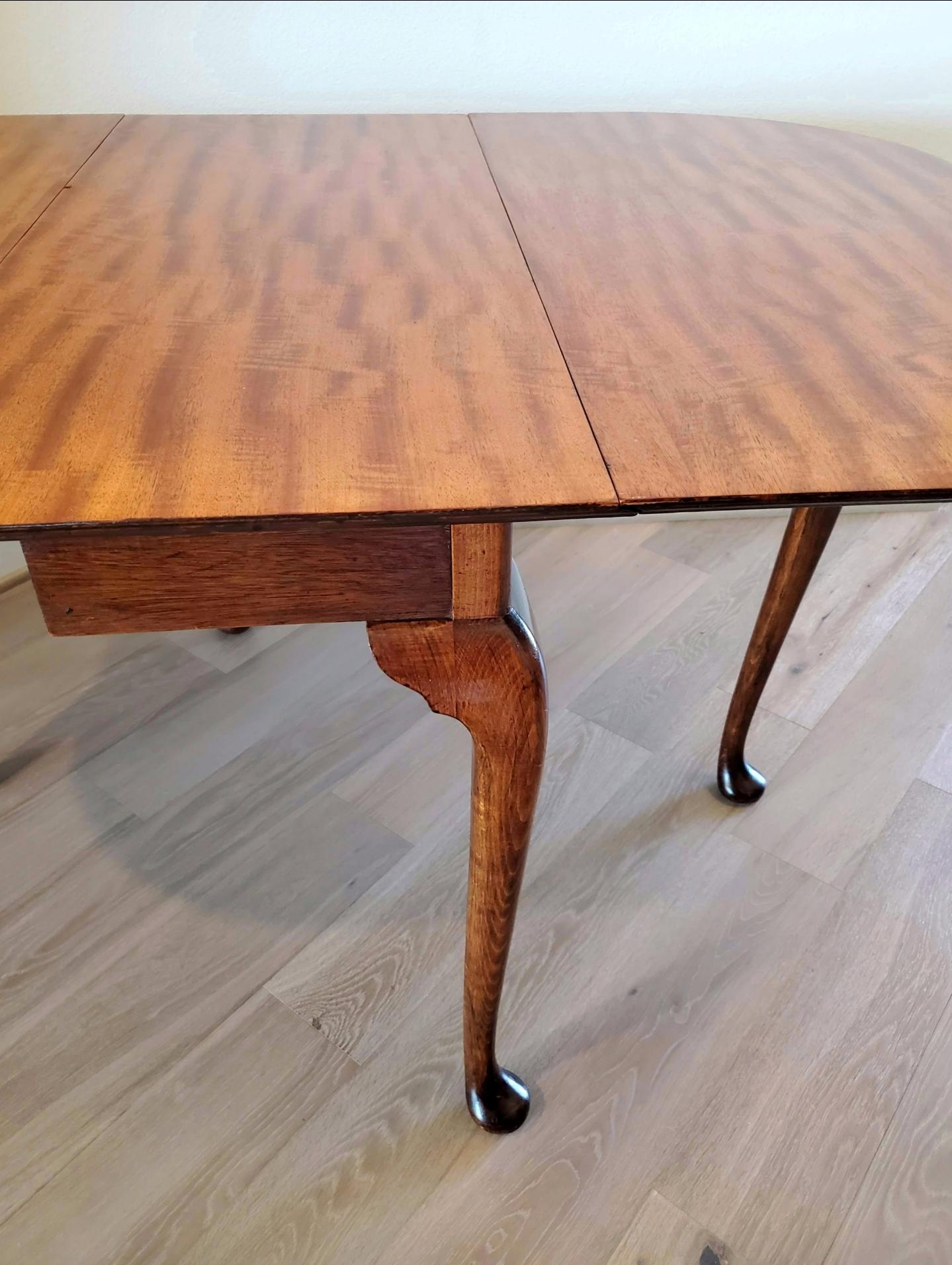 18. Jahrhundert George III Periode Figured Cherry Antique Drop Leaf Tisch im Angebot 7