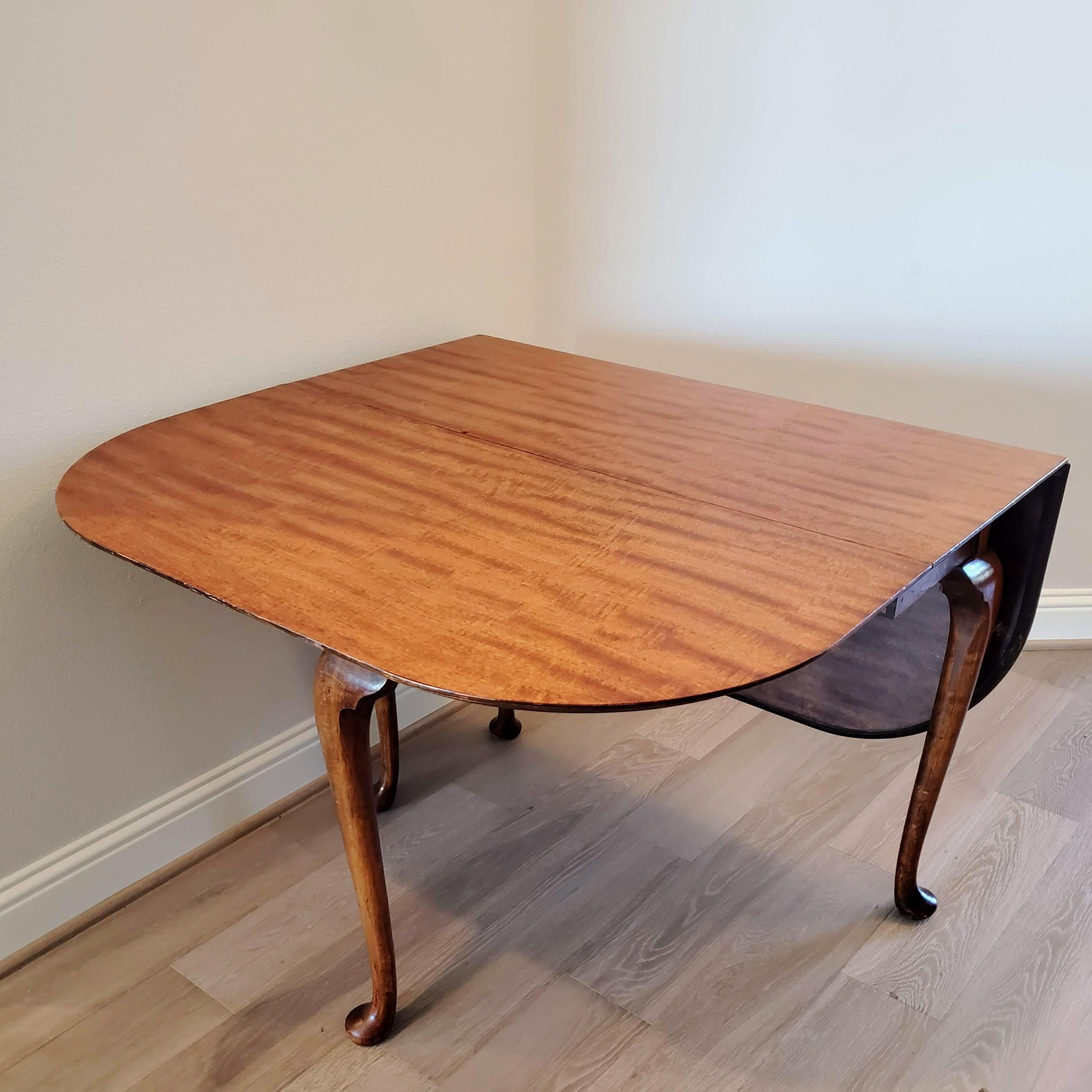 18. Jahrhundert George III Periode Figured Cherry Antique Drop Leaf Tisch (Kirsche) im Angebot
