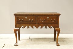 Poteau bas géorgien du 18e siècle avec plateau en bois fretté