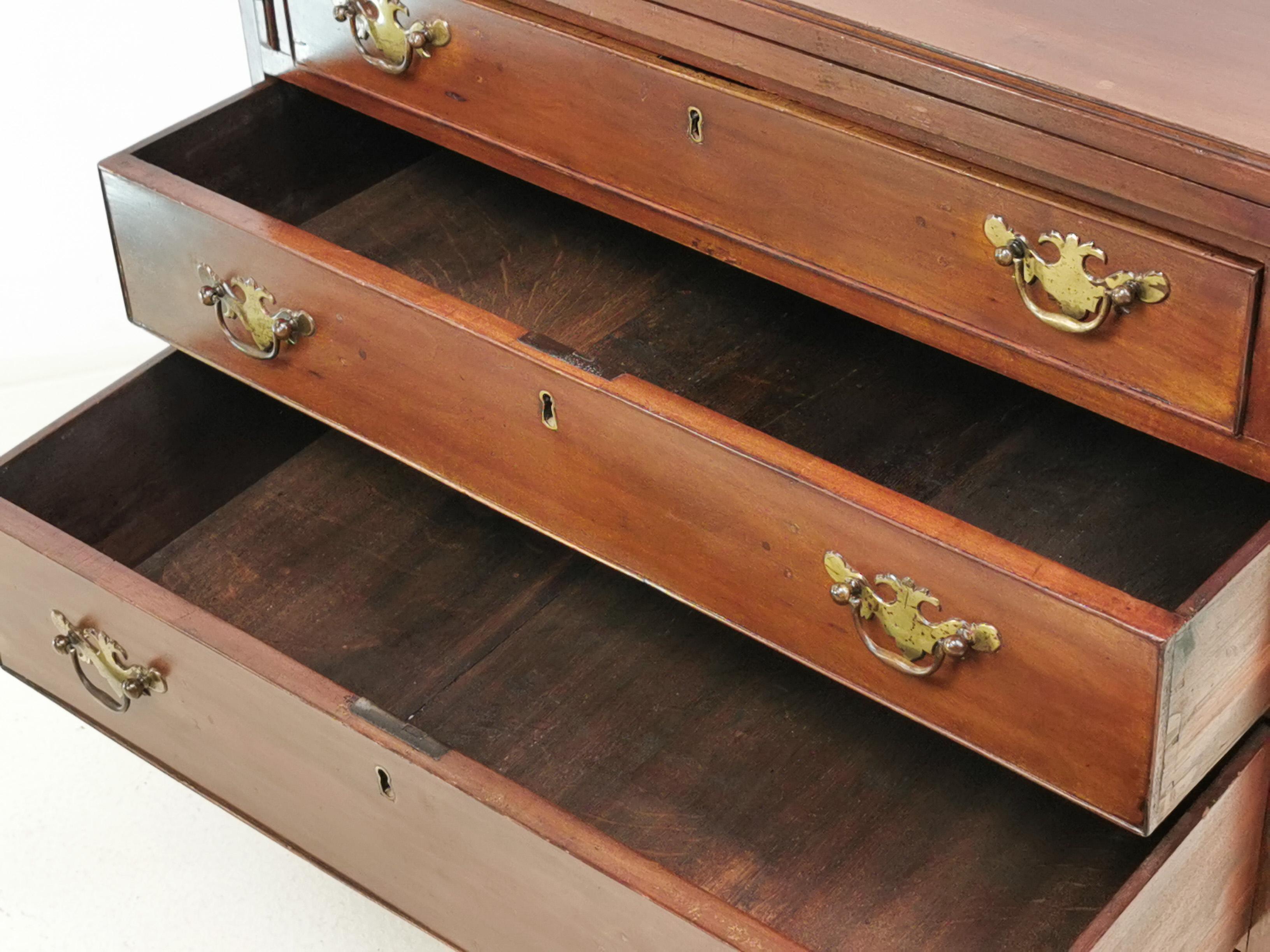 18th Century Georgian Mahogany Bachelors Chest of Drawers 6