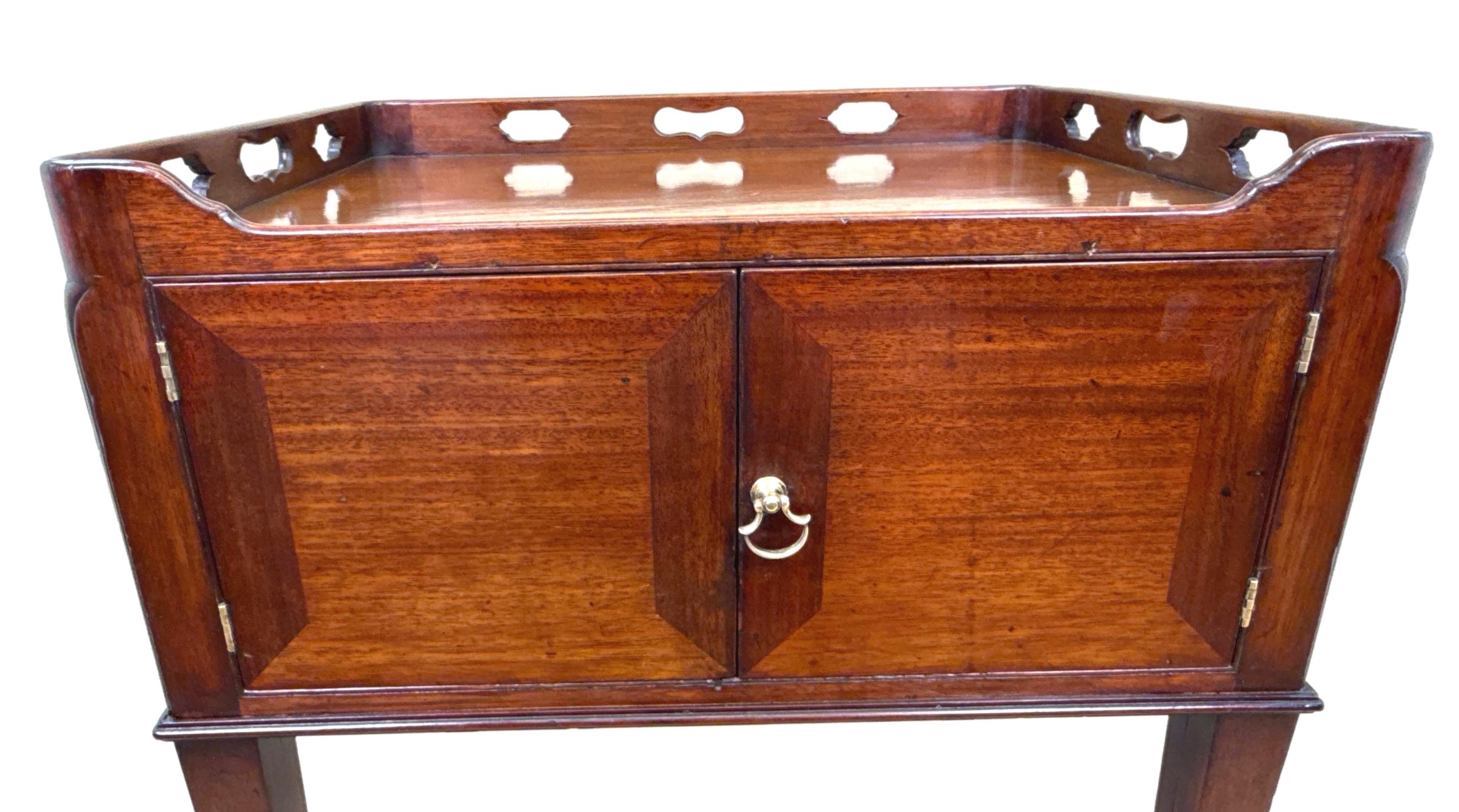 18th Century Georgian Mahogany Bedside Night Table For Sale 6