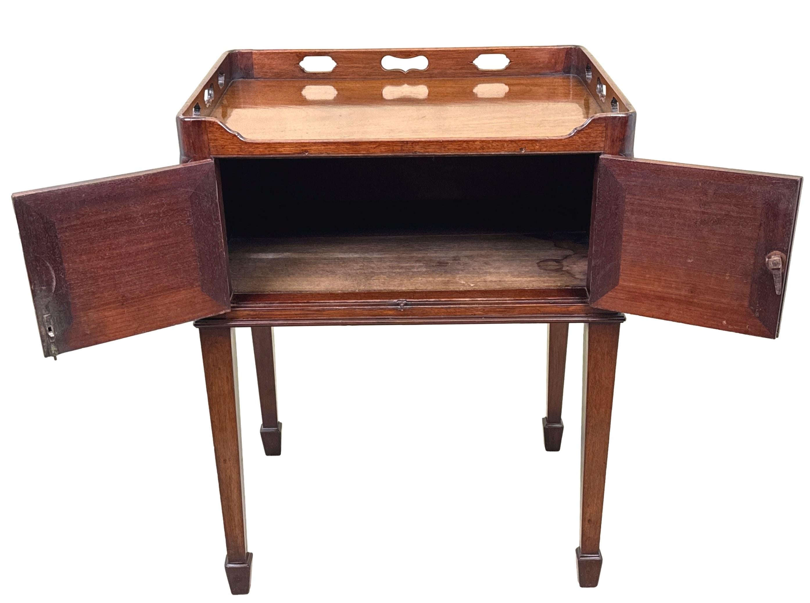 18th Century Georgian Mahogany Bedside Night Table For Sale 2