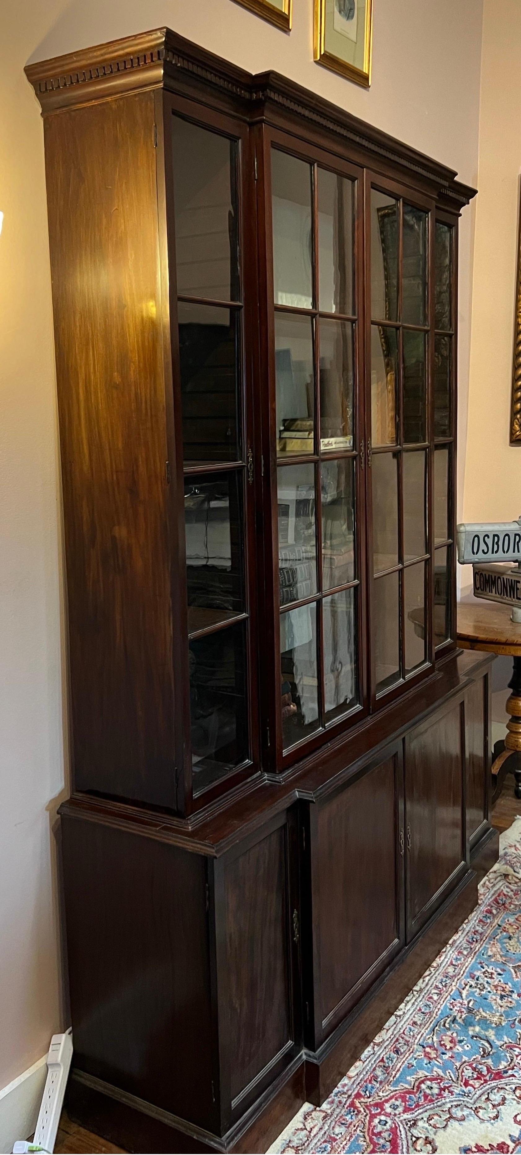 Librería georgiana de caoba del siglo XVIII con frente de separación Georgiano en venta