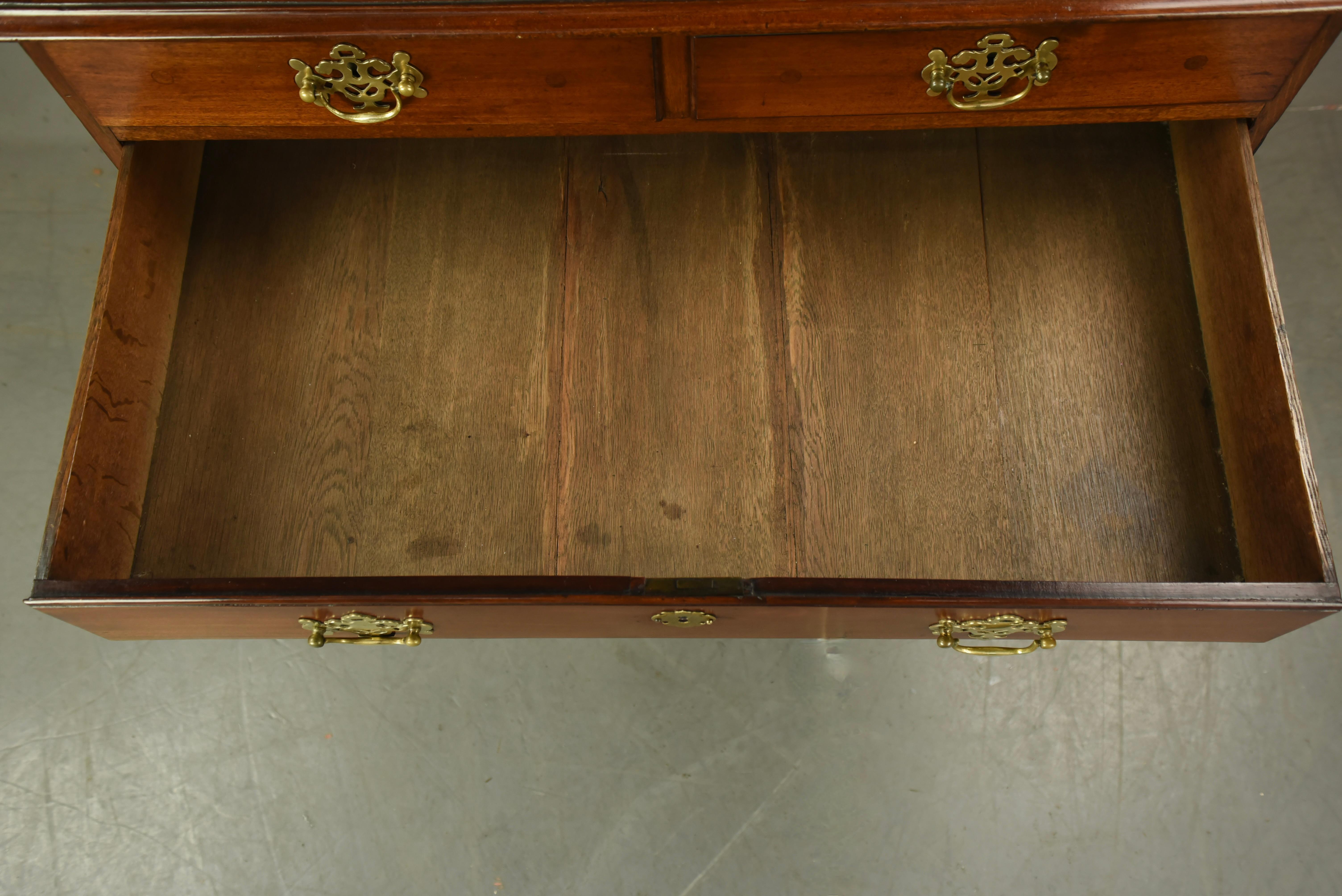 18th century Georgian mahogany chest of drawers commode  For Sale 4