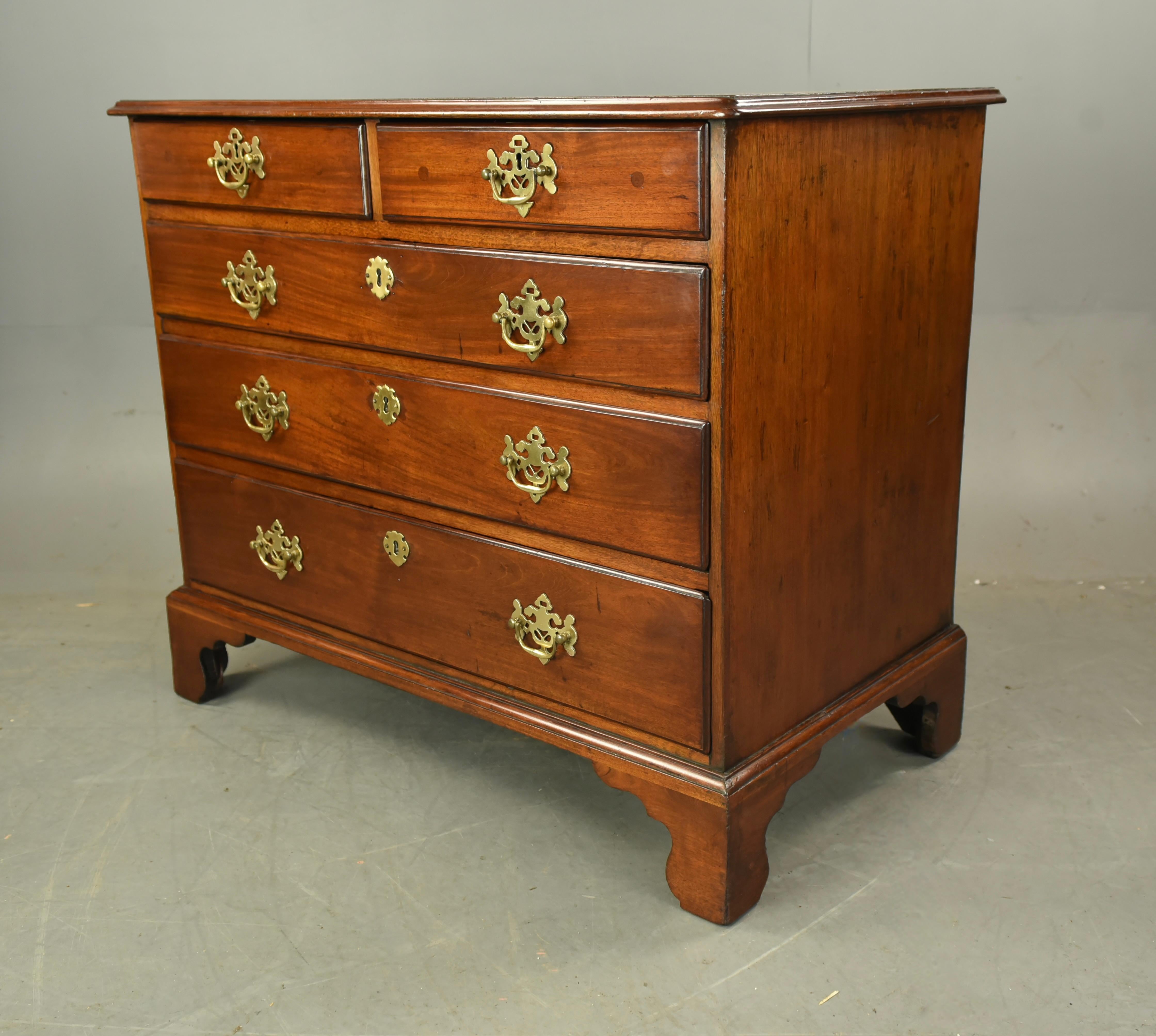 18th century Georgian mahogany chest of drawers commode  In Good Condition For Sale In Chelmsford, GB