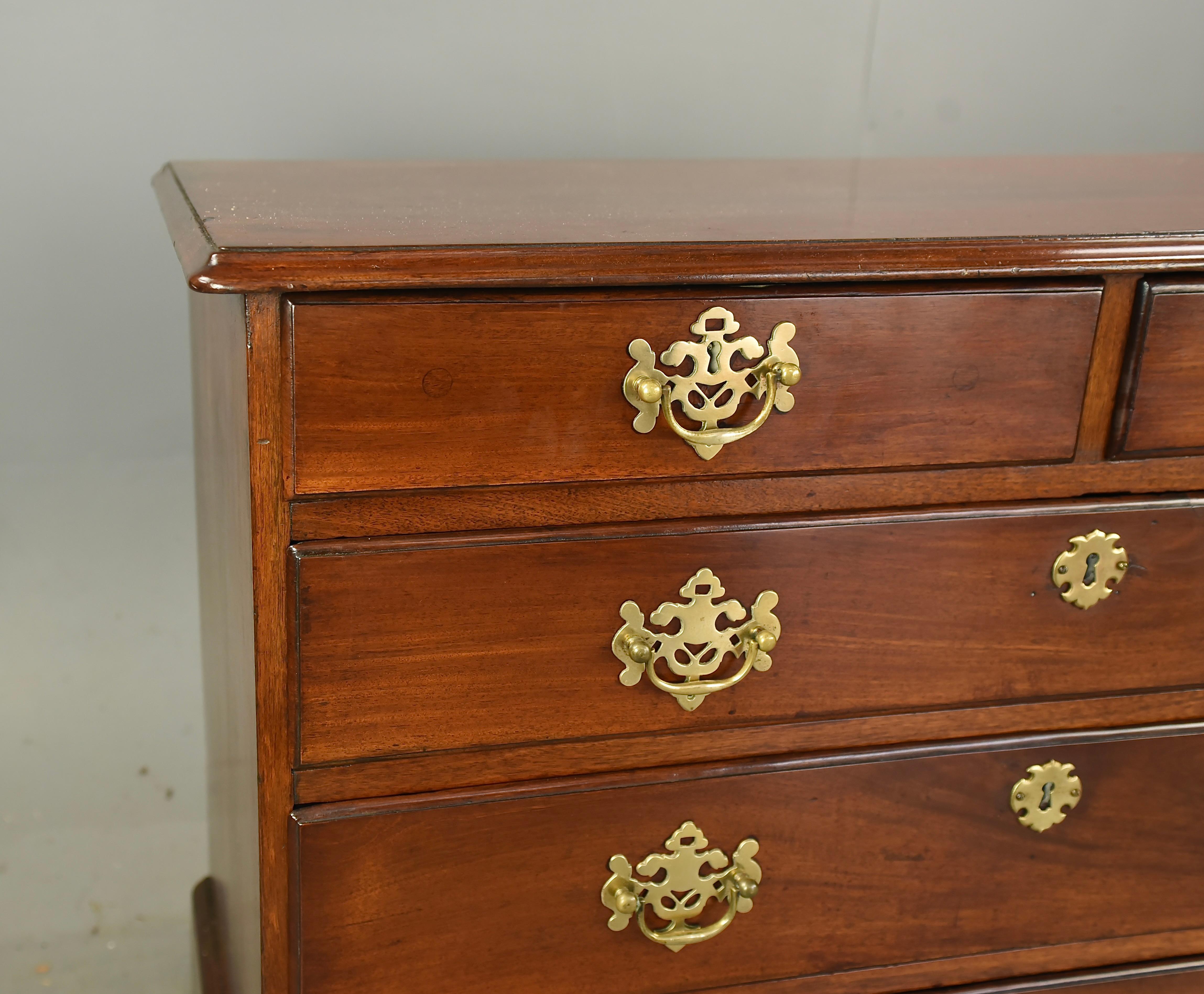 Mahogany 18th century Georgian mahogany chest of drawers commode  For Sale
