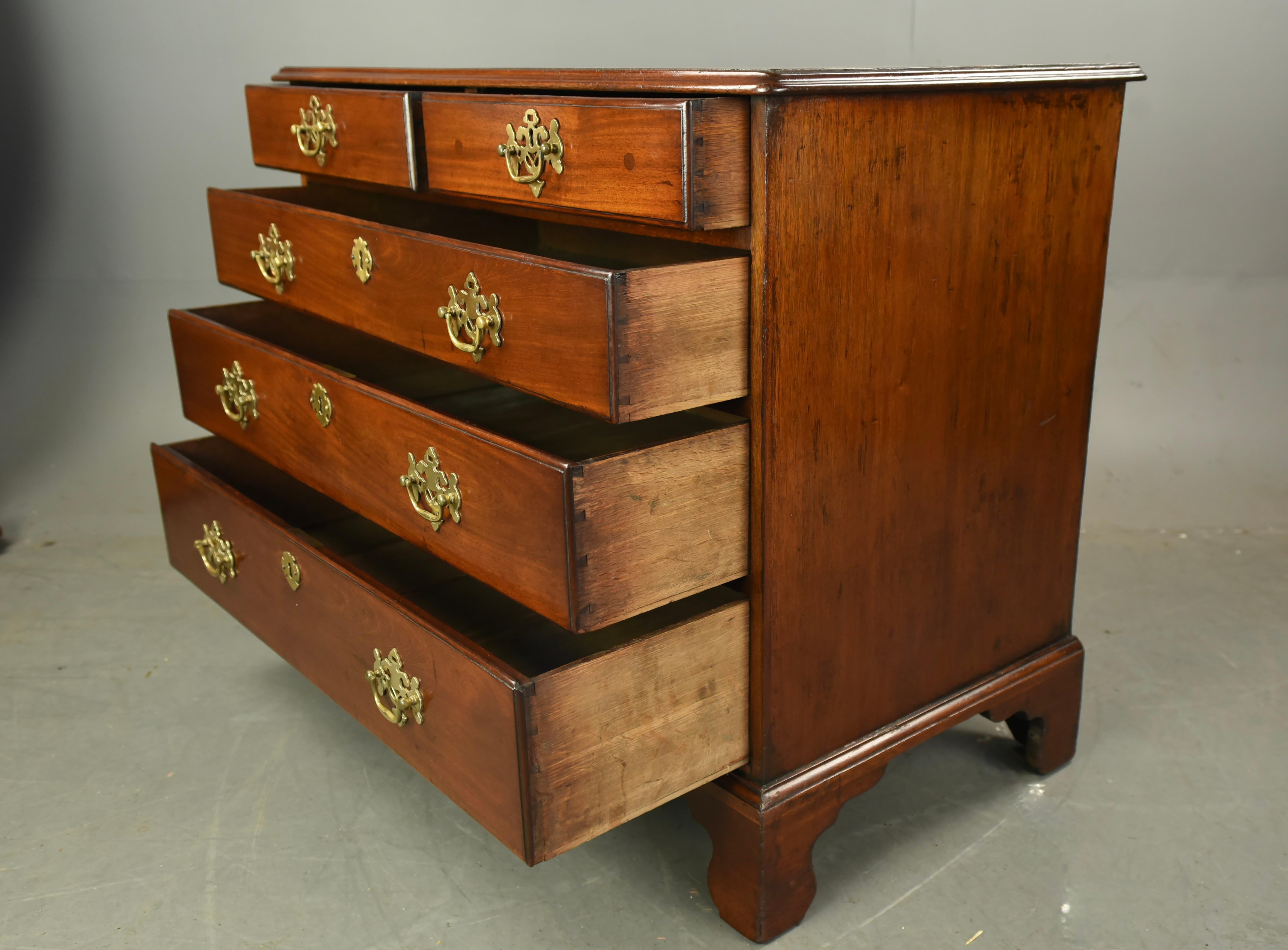 18th century Georgian mahogany chest of drawers commode  For Sale 1