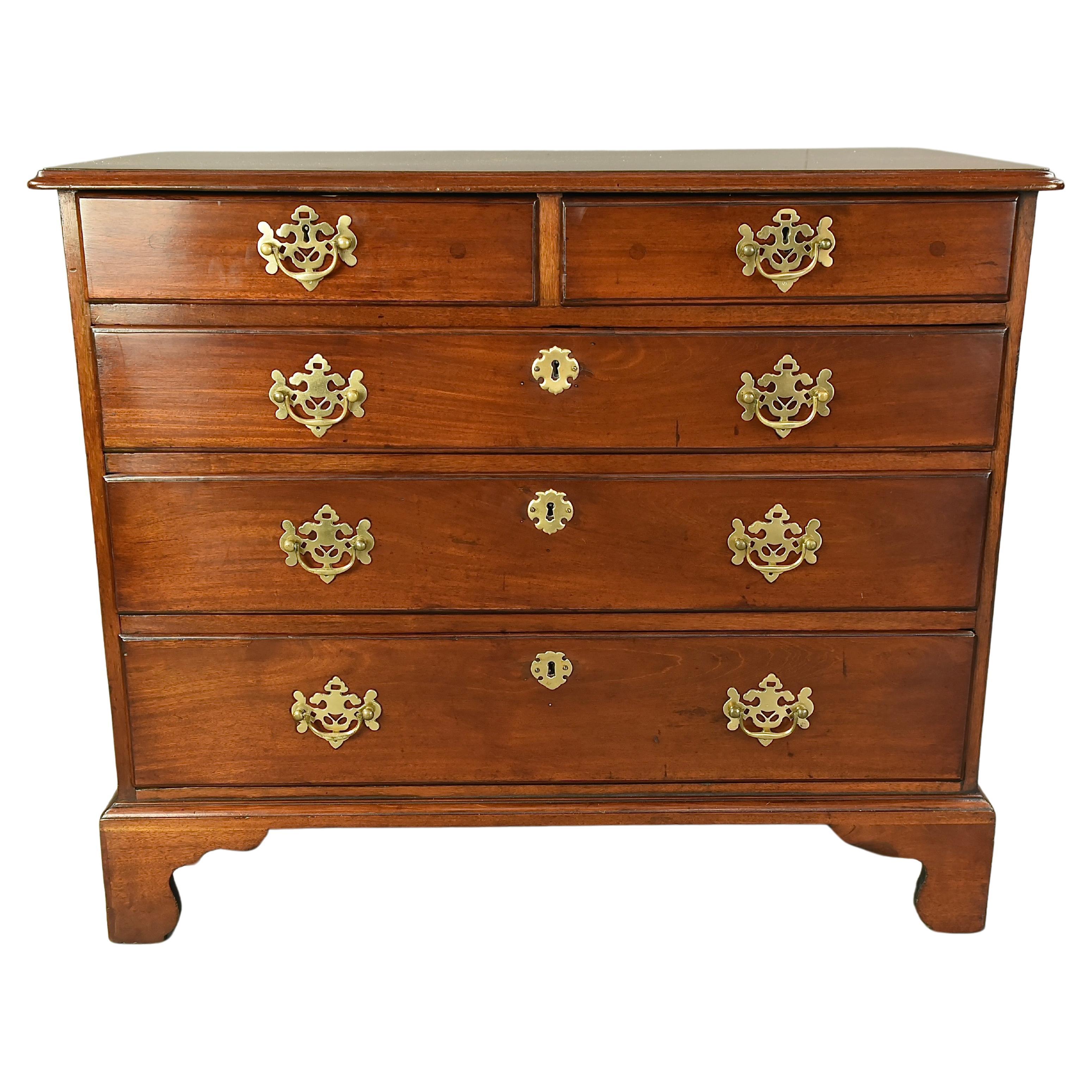 18th century Georgian mahogany chest of drawers commode  For Sale