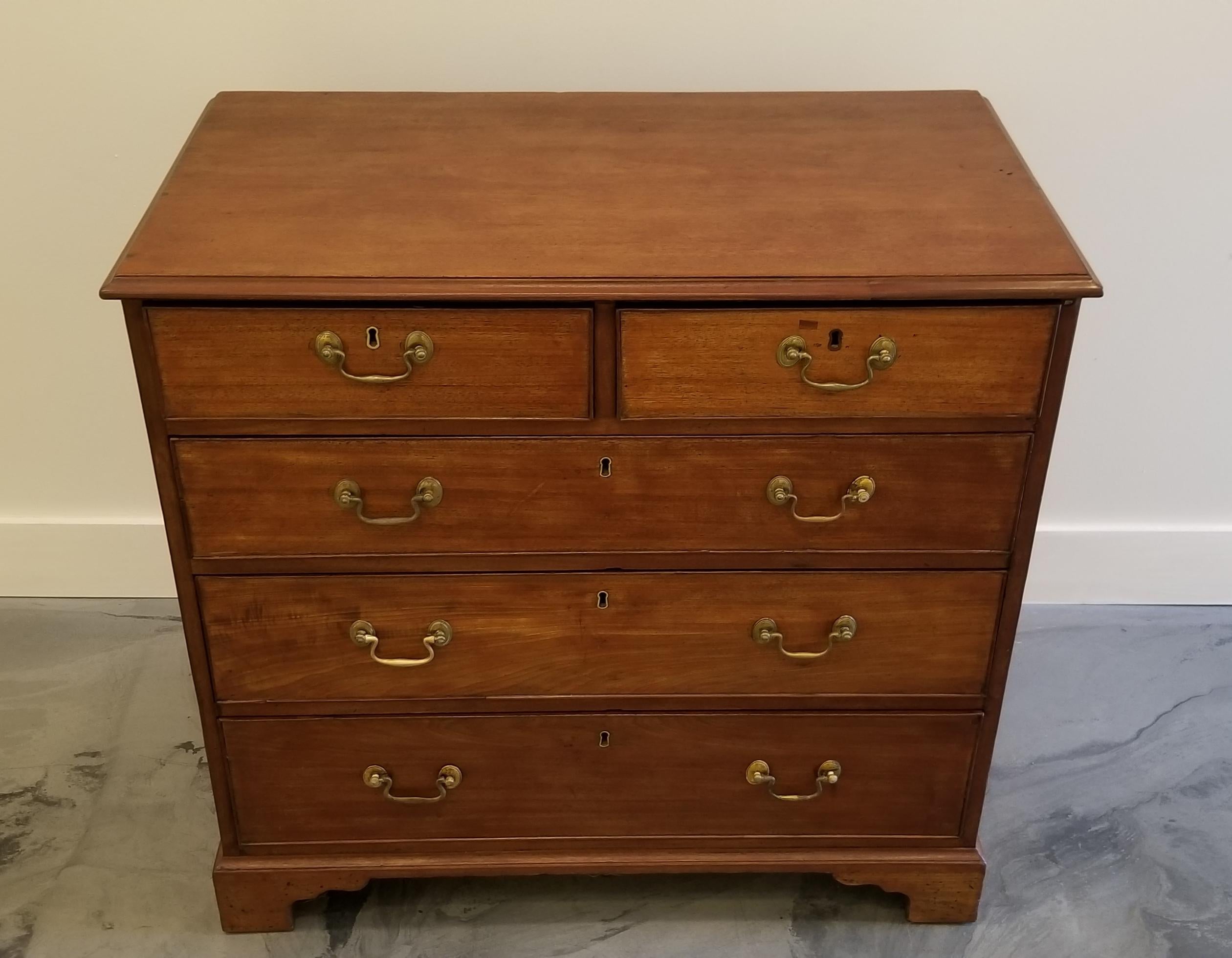An 18th century Georgian dresser with period pulls. Crafted in solid mahogany and solid oak. England, circa. 1790. 