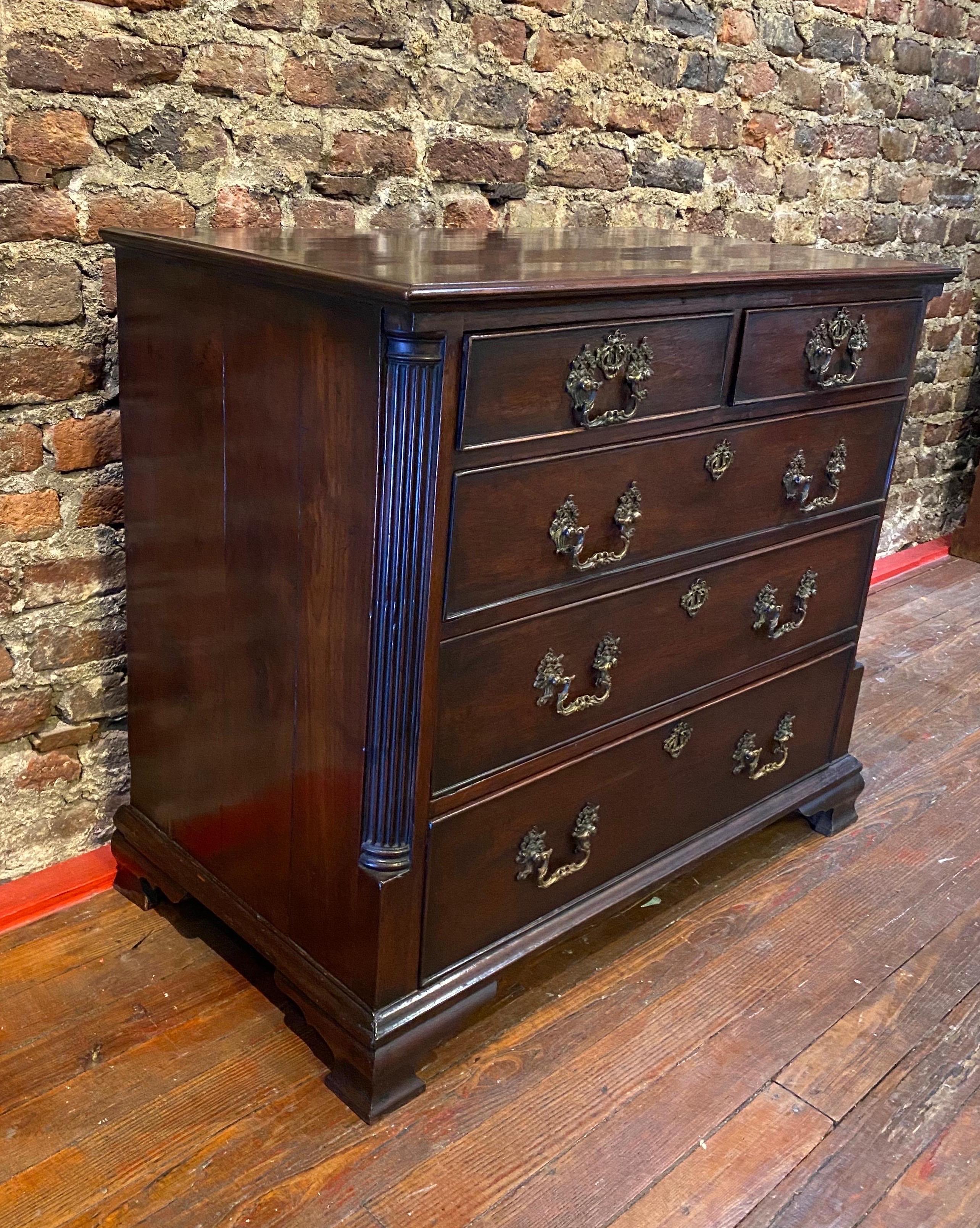 English 18th Century Georgian Mahogany Chest of Drawers with Bracket Feet For Sale