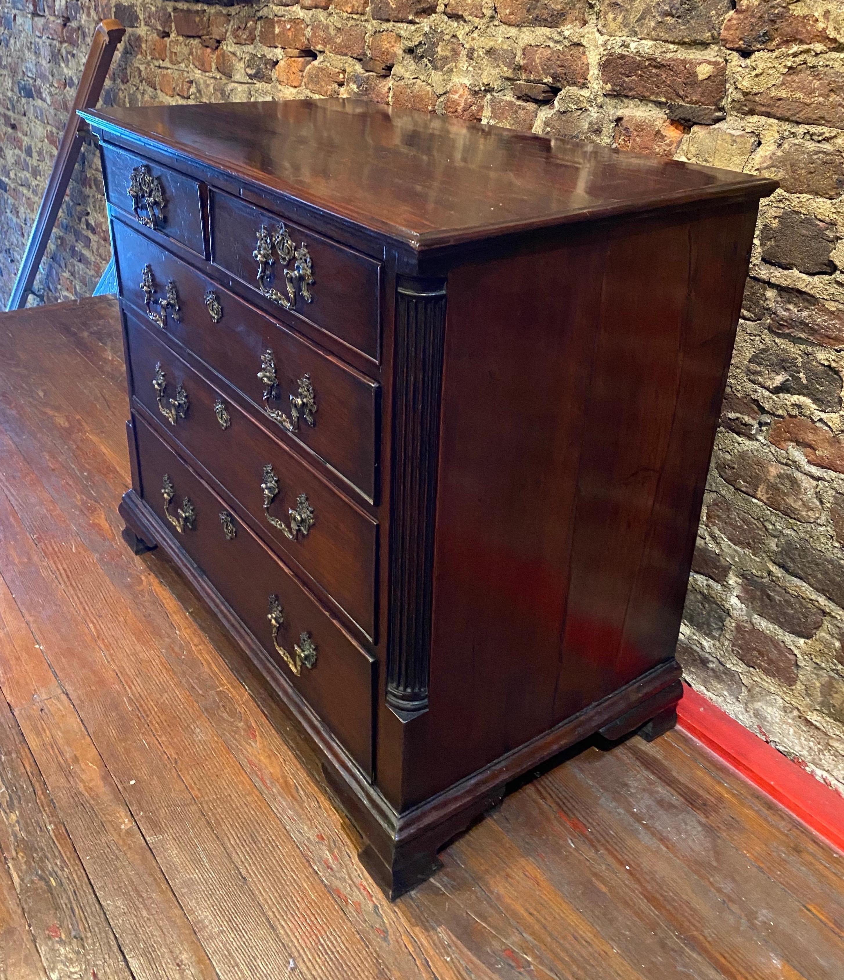 18th Century Georgian Mahogany Chest of Drawers with Bracket Feet In Good Condition For Sale In Charleston, SC