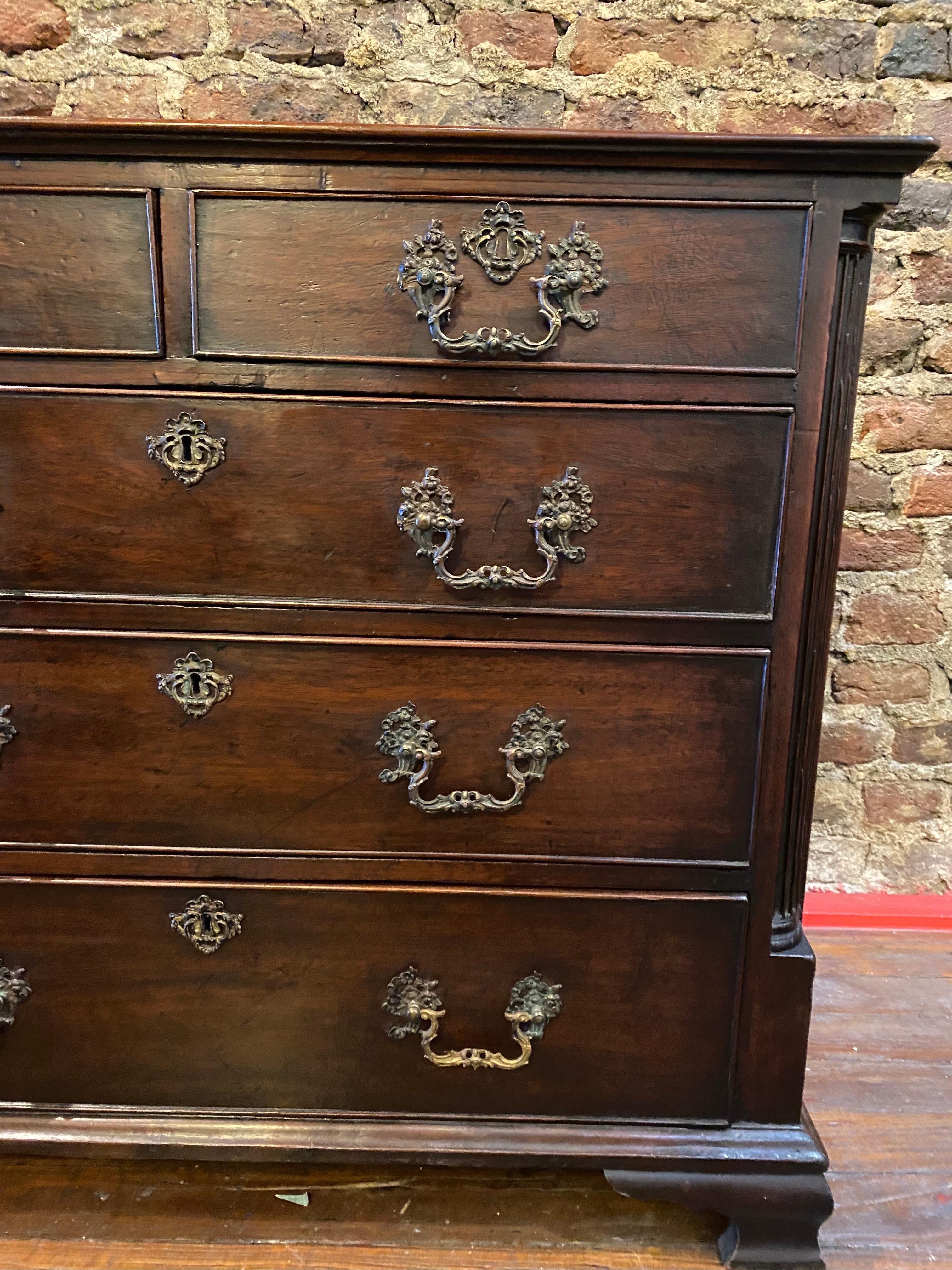 18th Century Georgian Mahogany Chest of Drawers with Bracket Feet For Sale 3