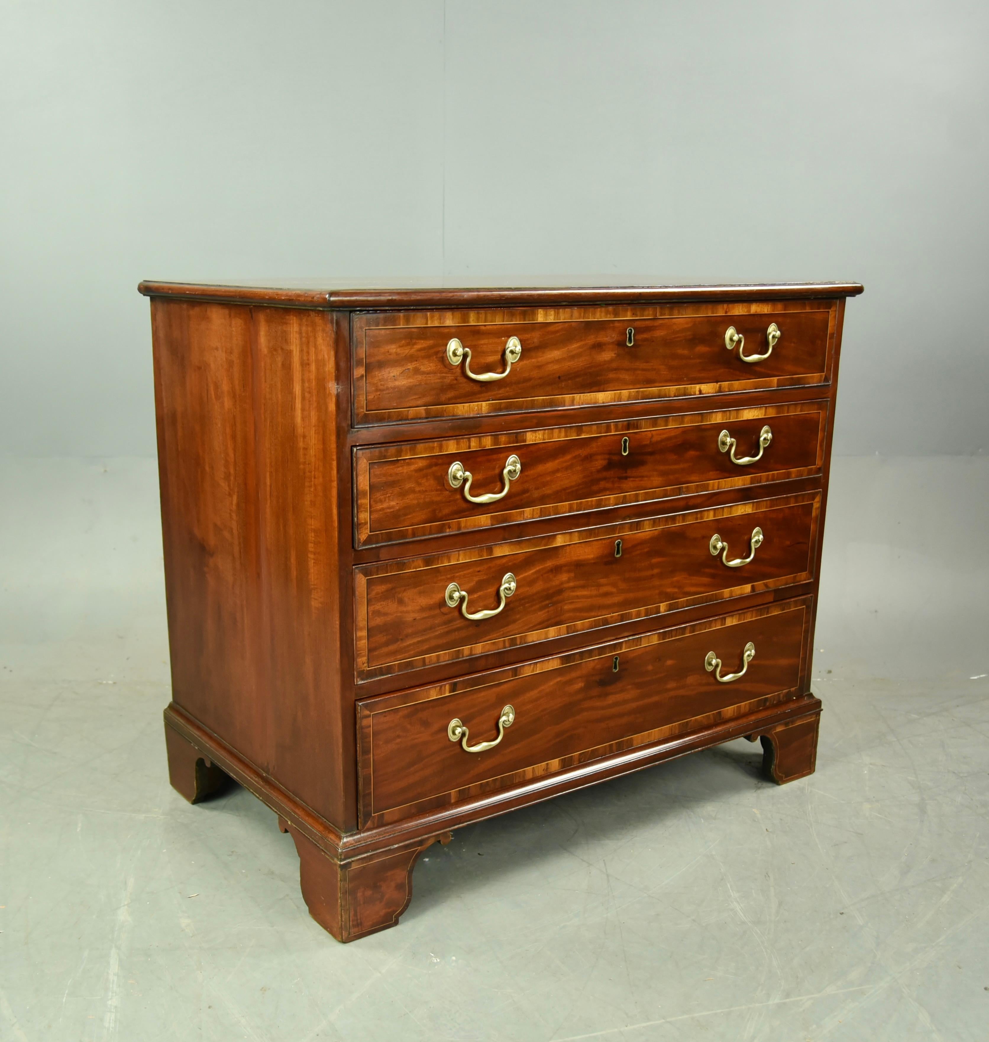 18th century Georgian mahogany fitted Gentleman's chest of drawers In Good Condition In Chelmsford, GB