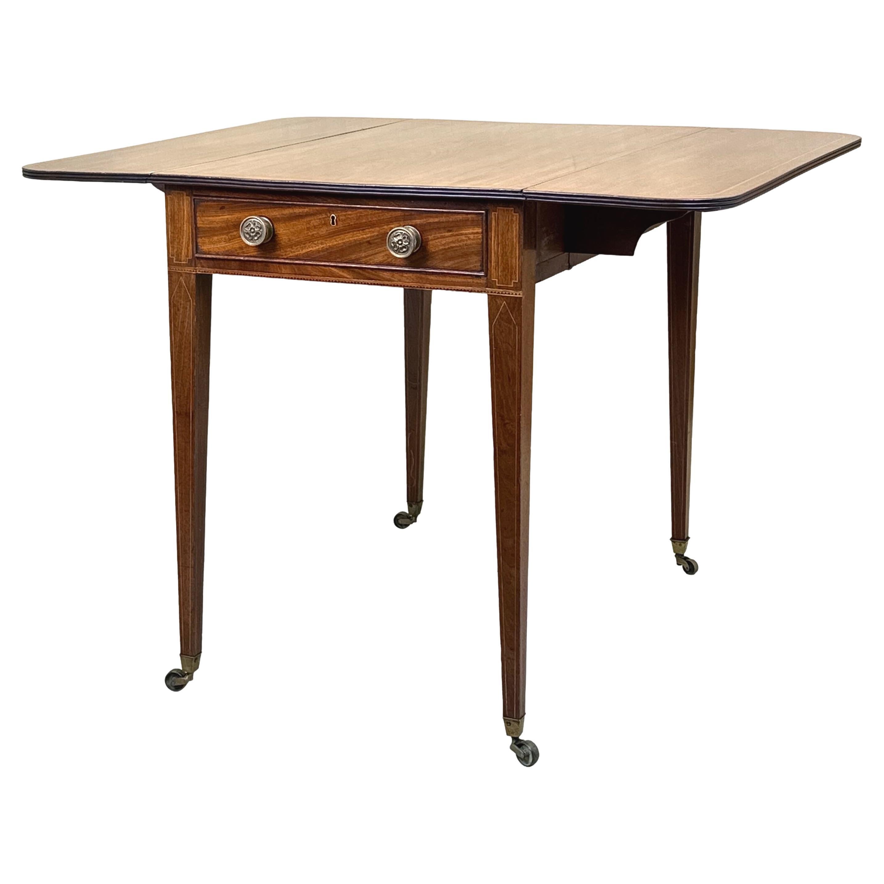 Table Pembroke en acajou géorgien du XVIIIe siècle