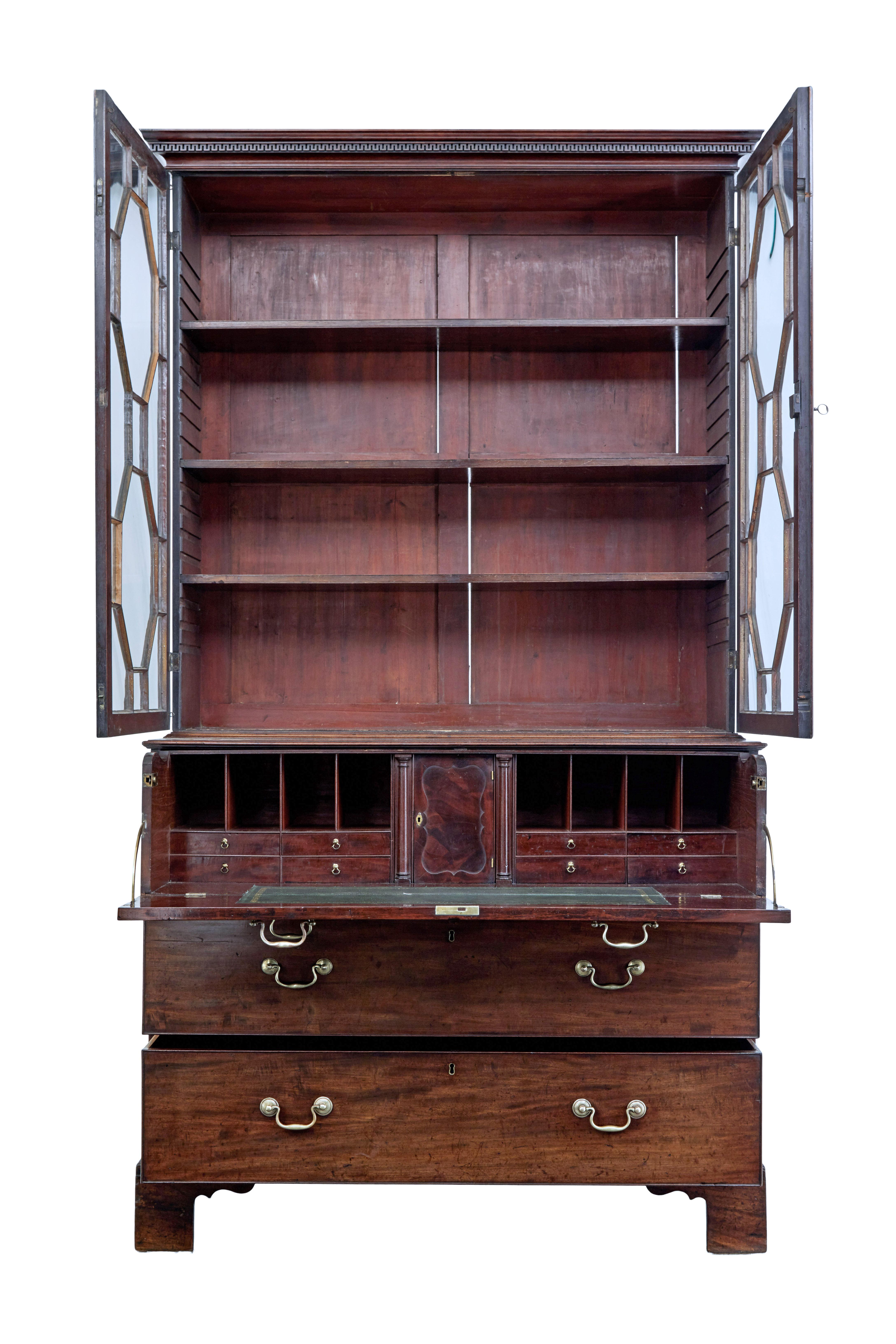 18th century Georgian mahogany secretaire bookcase, circa 1770.

Good quality Georgian period bookcase, comprising of 3 sections. Cornice, bookcase and secretaire chest.

Understated cornice with dentil moulding below which the double door
