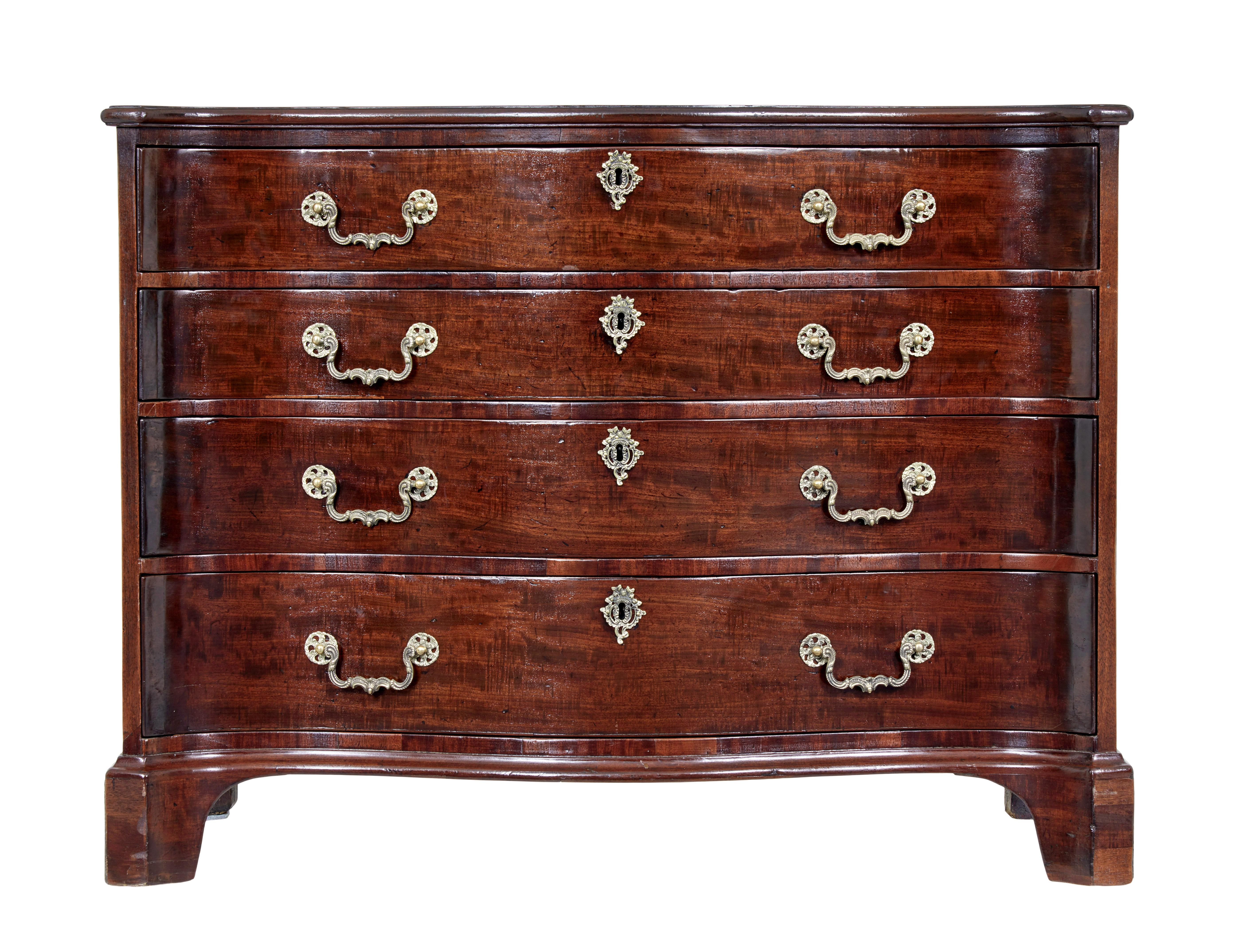 18th century George III mahogany serpentine chest of drawers circa 1760.

Fine quality serpentine shaped Georgian period chest of drawers complete with brushing slide.

Top surface made from a single piece of timber.  Chest comprises of 4 long