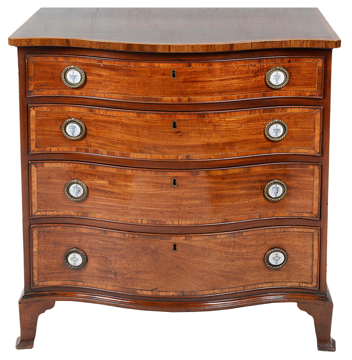 A very good quality late 18th century Georgian Mahogany serpentine fronted chest. Having a crossbanded top, the top drawer opening to reveal a writing slide, this slides back to further reveal compartments and lidded sections within. Three further