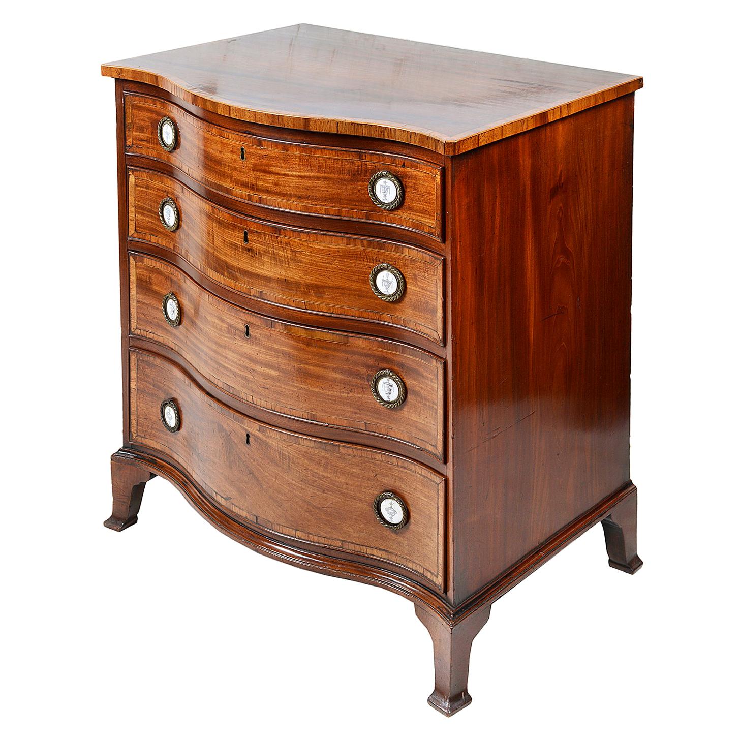 18th Century Georgian Mahogany serpentine fronted Chest For Sale