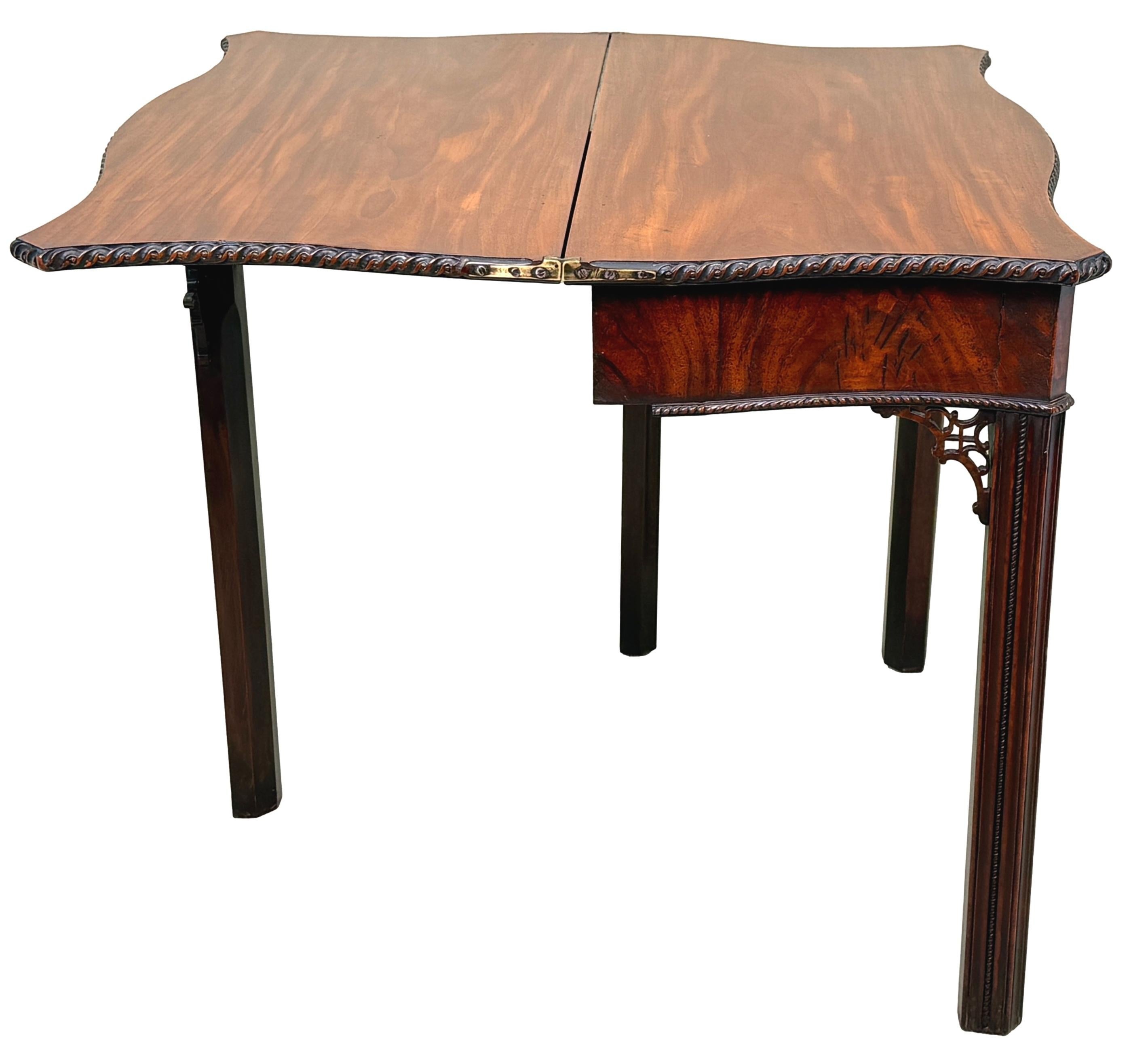 18th Century Georgian Mahogany Serpentine Tea Table For Sale 1