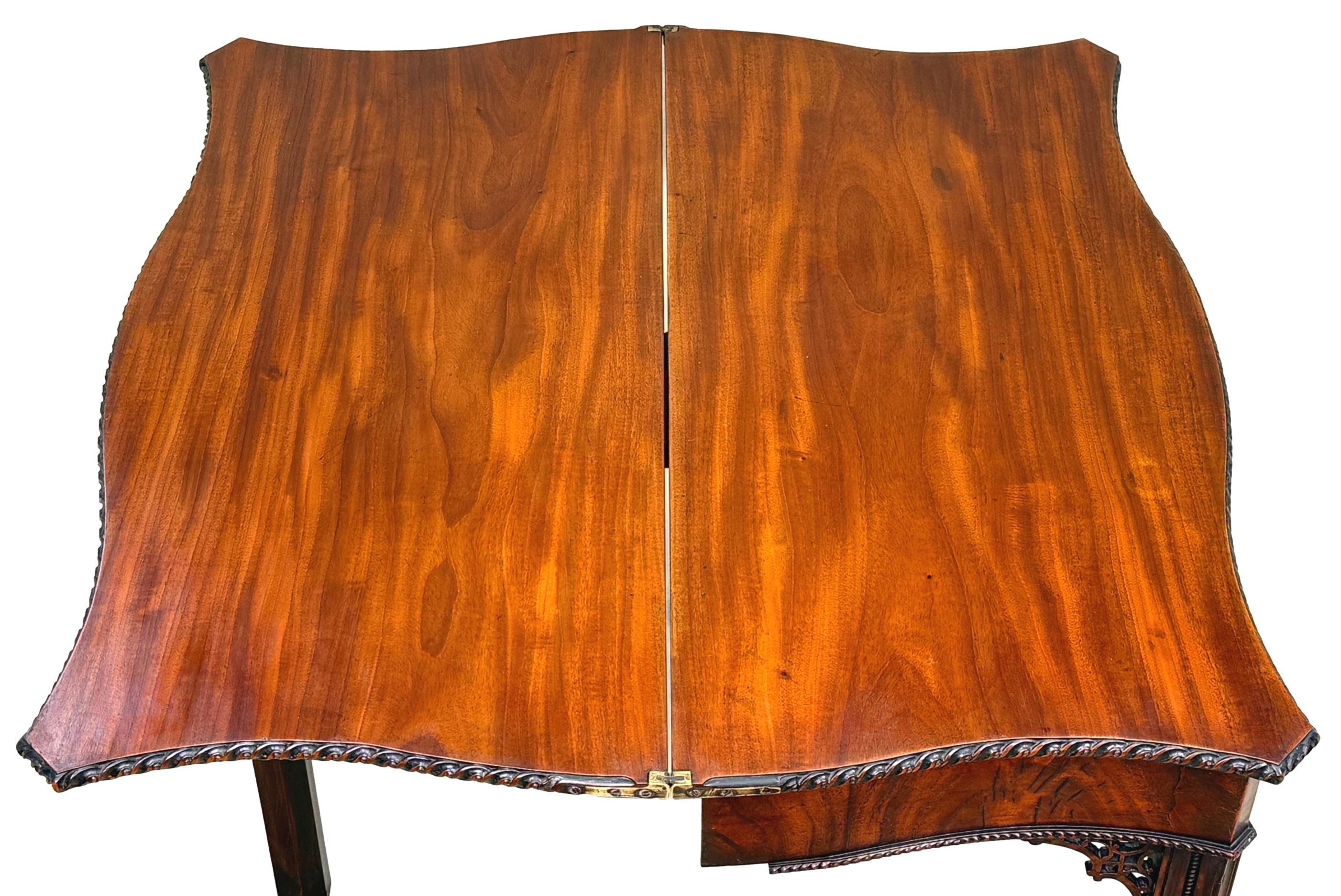 18th Century Georgian Mahogany Serpentine Tea Table For Sale 3