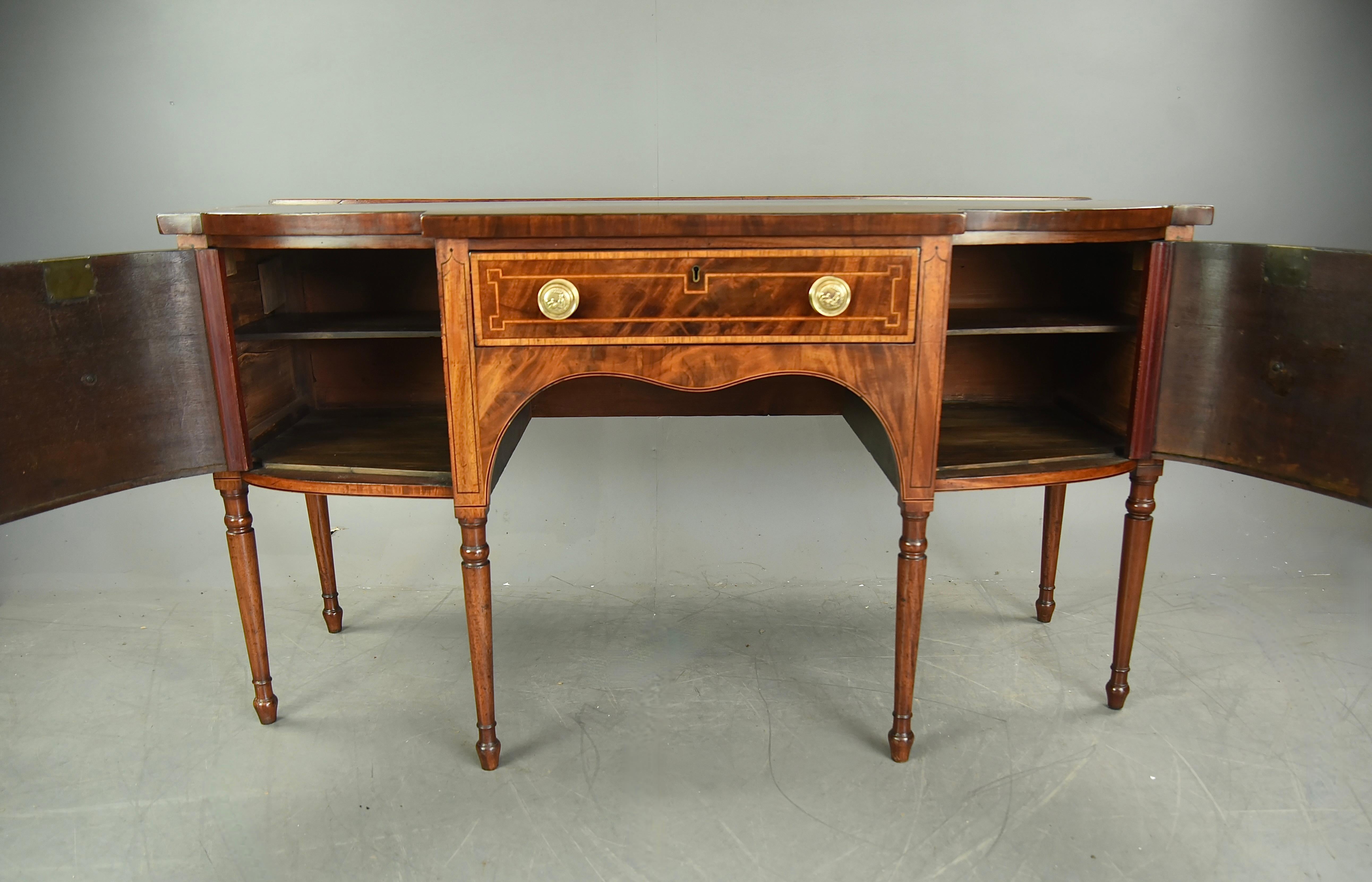 18th century Georgian mahogany sideboard  In Good Condition In Chelmsford, GB