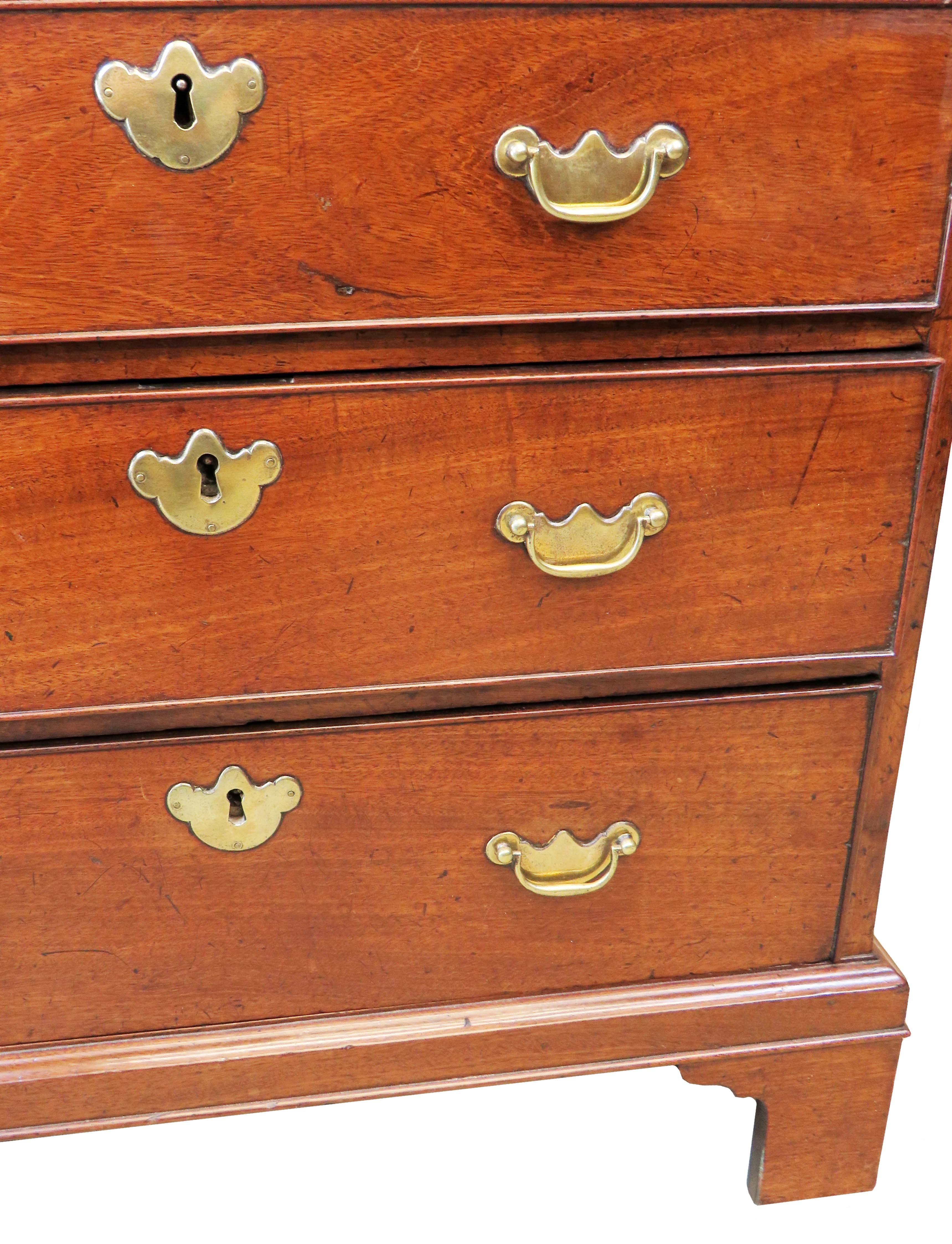 18th Century Georgian Mahogany Small Chest of Drawers In Good Condition In Bedfordshire, GB