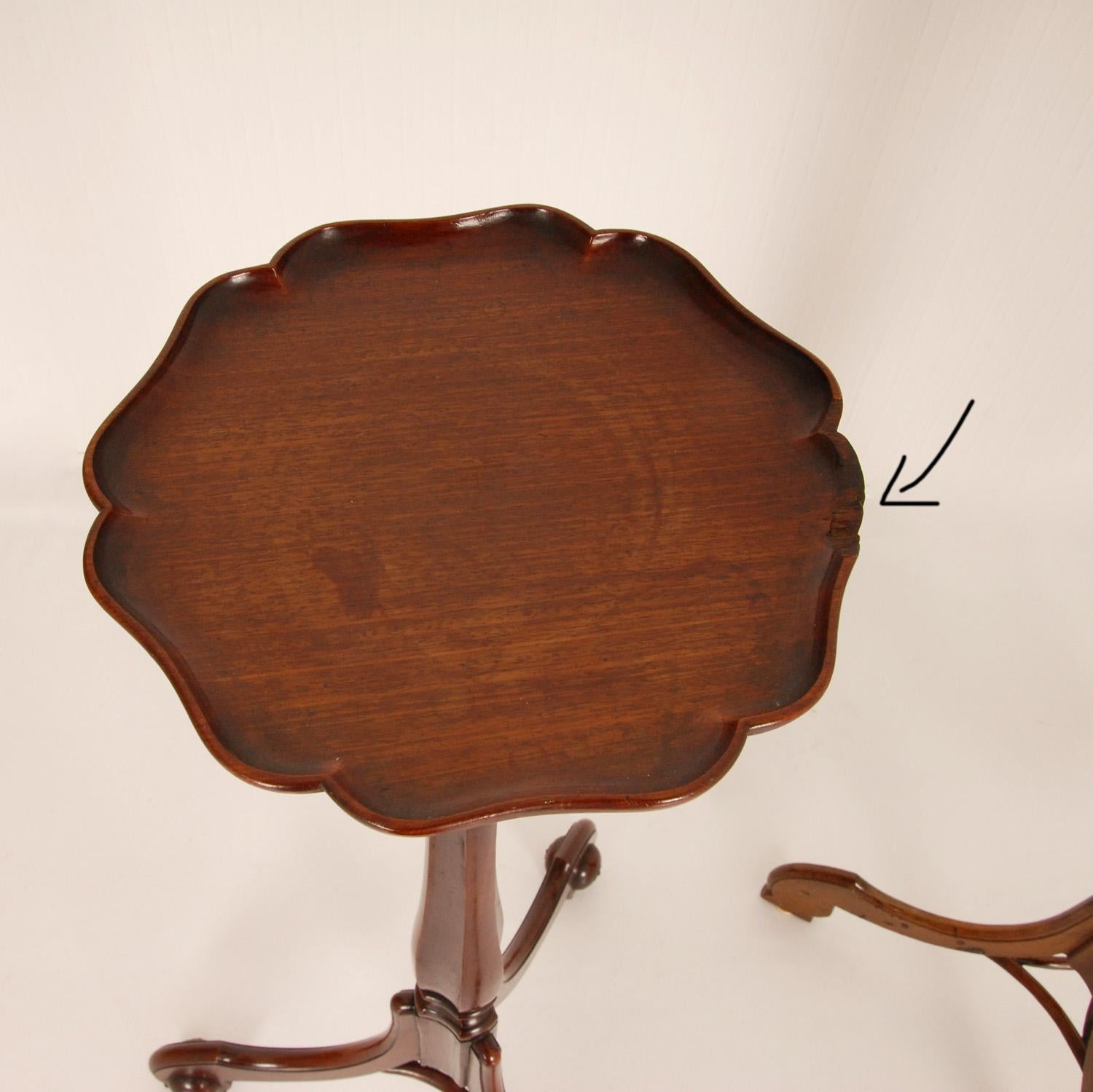 18th Century Georgian Mahogany Torcheres Pedestals Candle stands Walnut Set of 2 For Sale 8