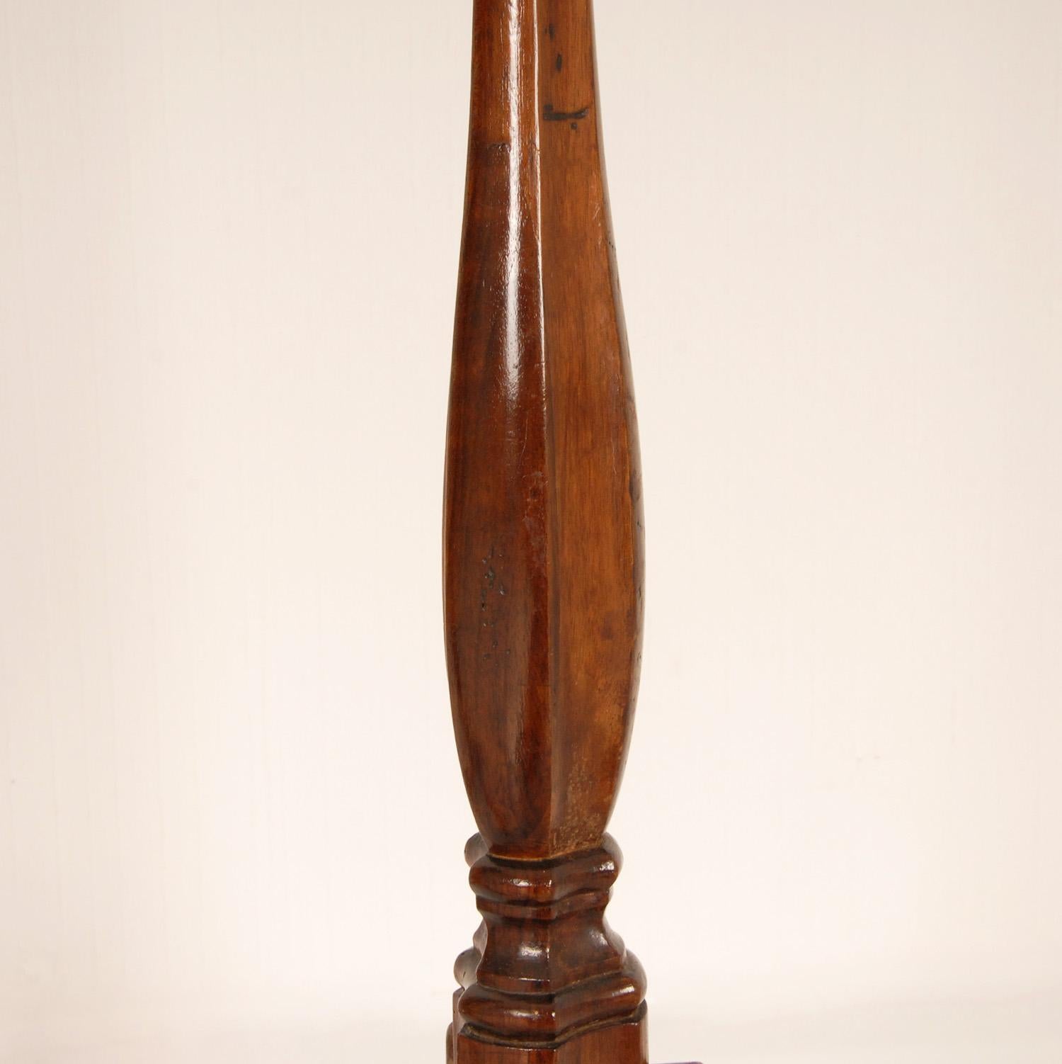 18th Century Georgian Mahogany Torcheres Pedestals Candle stands Walnut Set of 2 For Sale 1