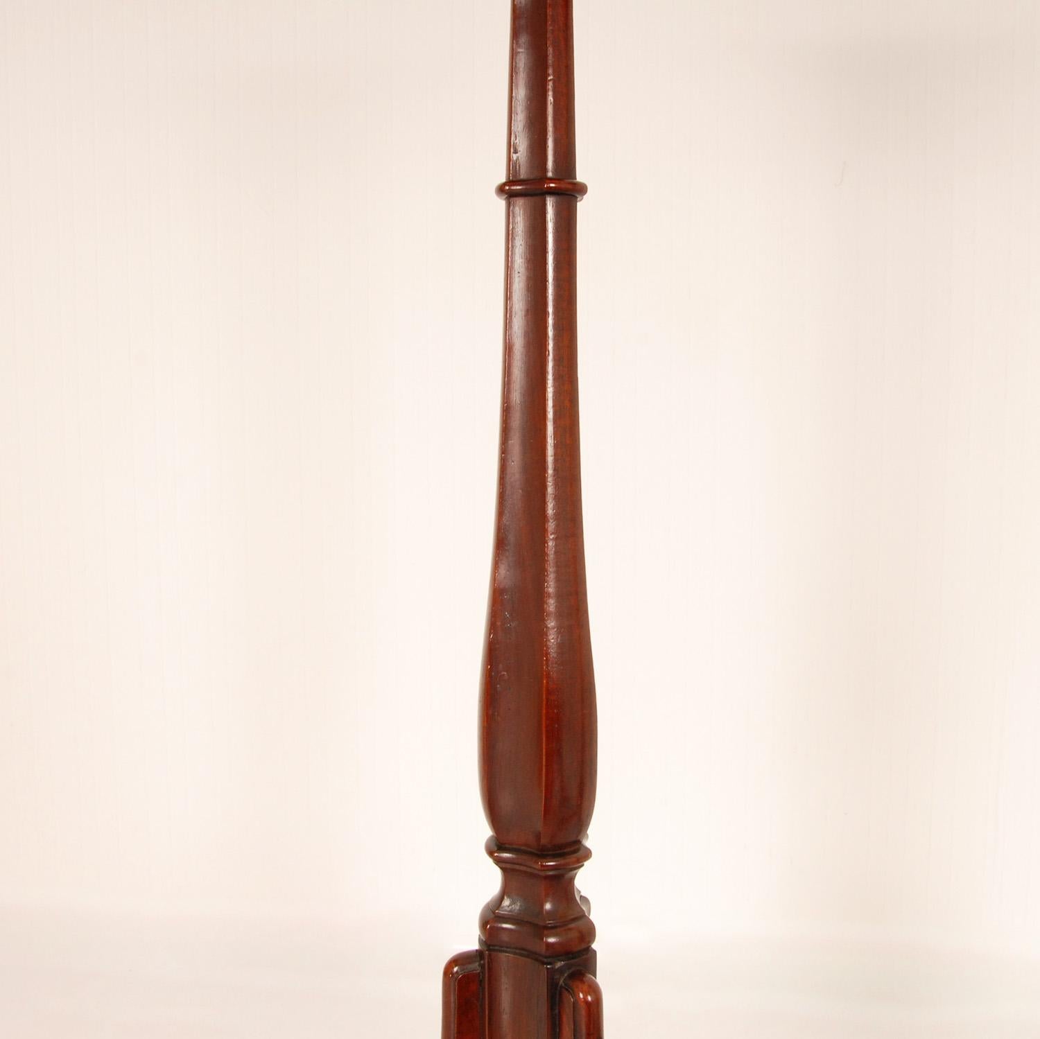 18th Century Georgian Mahogany Torcheres Pedestals Candle stands Walnut Set of 2 For Sale 2