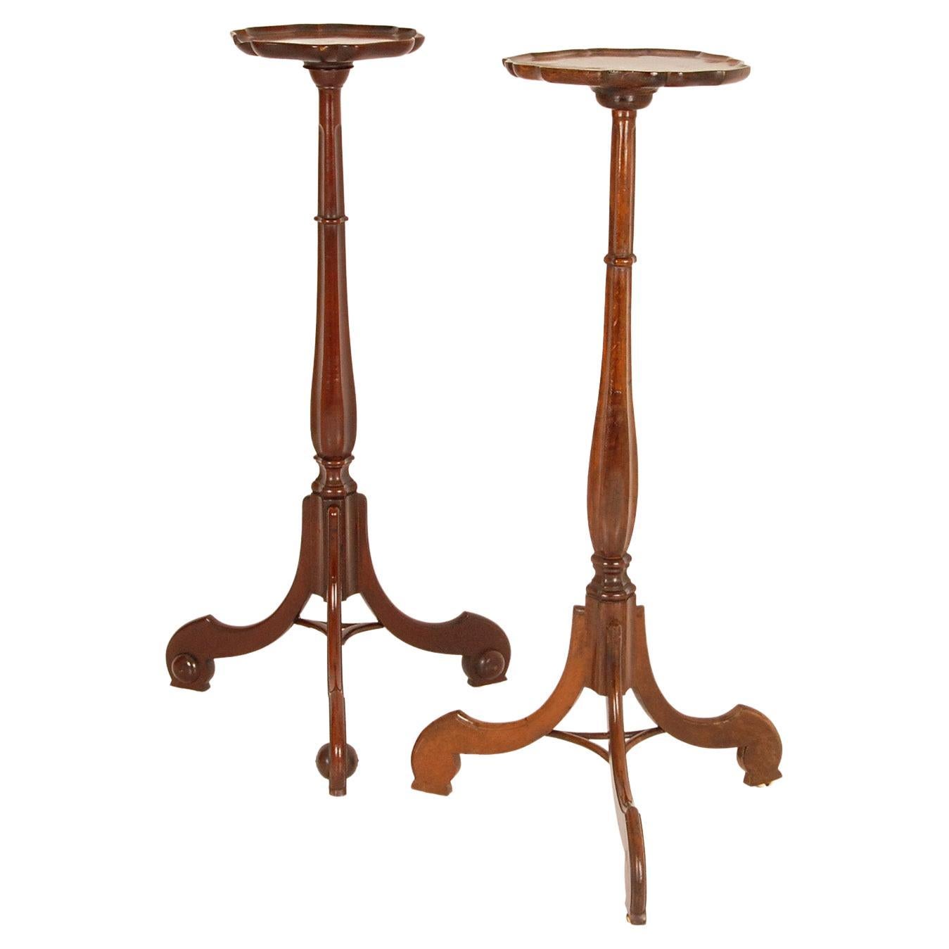 18th Century Georgian Mahogany Torcheres Pedestals Candle stands Walnut Set of 2 For Sale