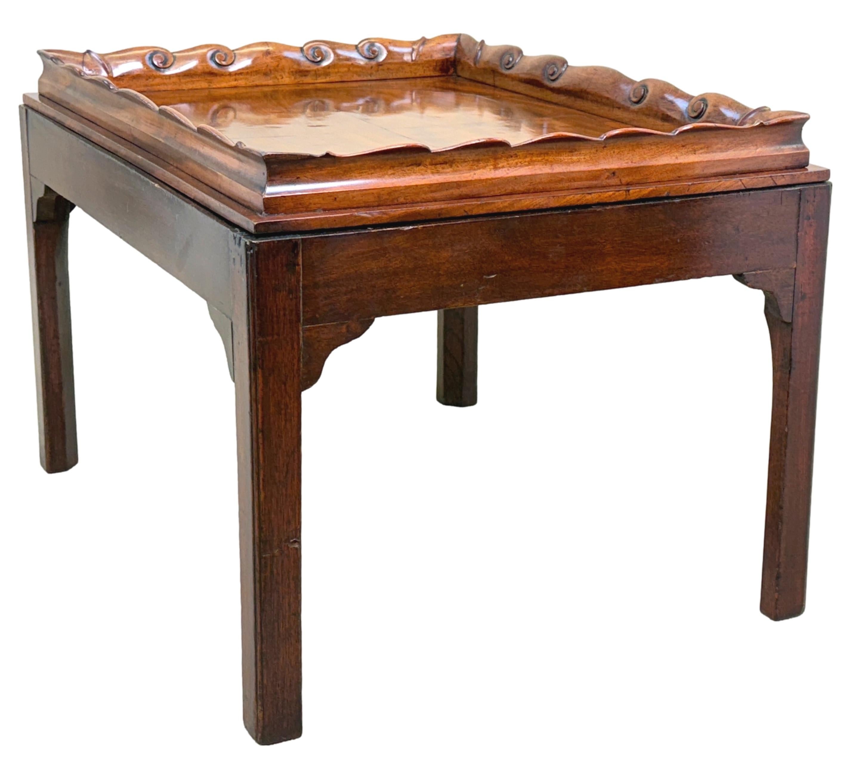Bandeja Georgiana de Caoba del Siglo XVIII Sobre Soporte en Bueno Estado en Bedfordshire, GB