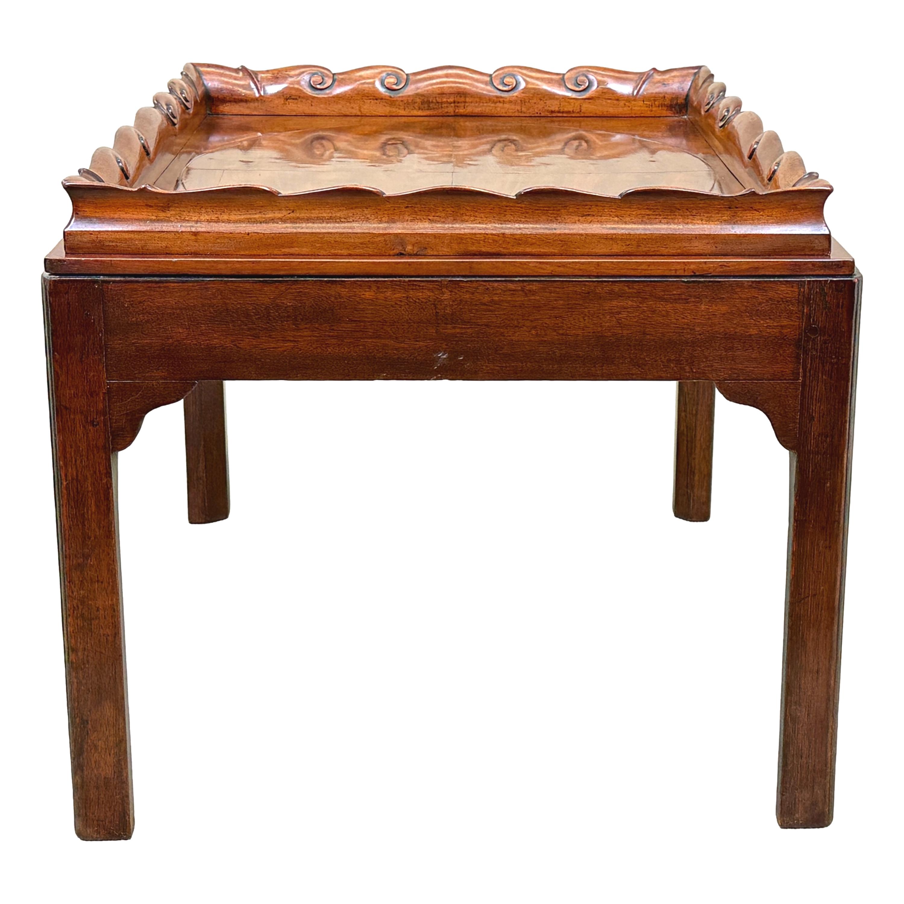 Bandeja Georgiana de Caoba del Siglo XVIII Sobre Soporte 1