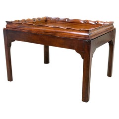 Bandeja Georgiana de Caoba del Siglo XVIII Sobre Soporte