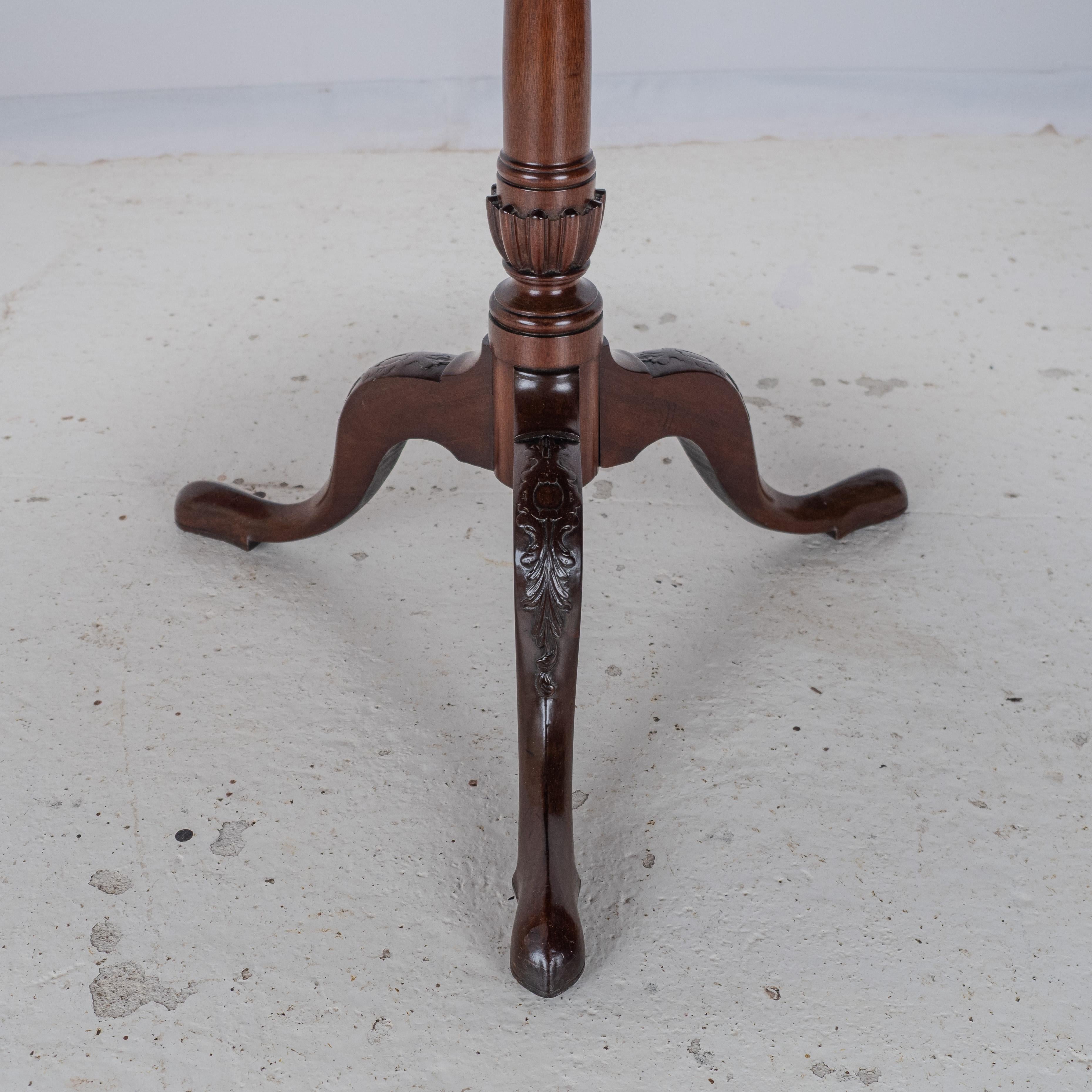 18th Century Georgian Mahogany Tripod Tilt Top Supper Table with Carved Legs For Sale 8