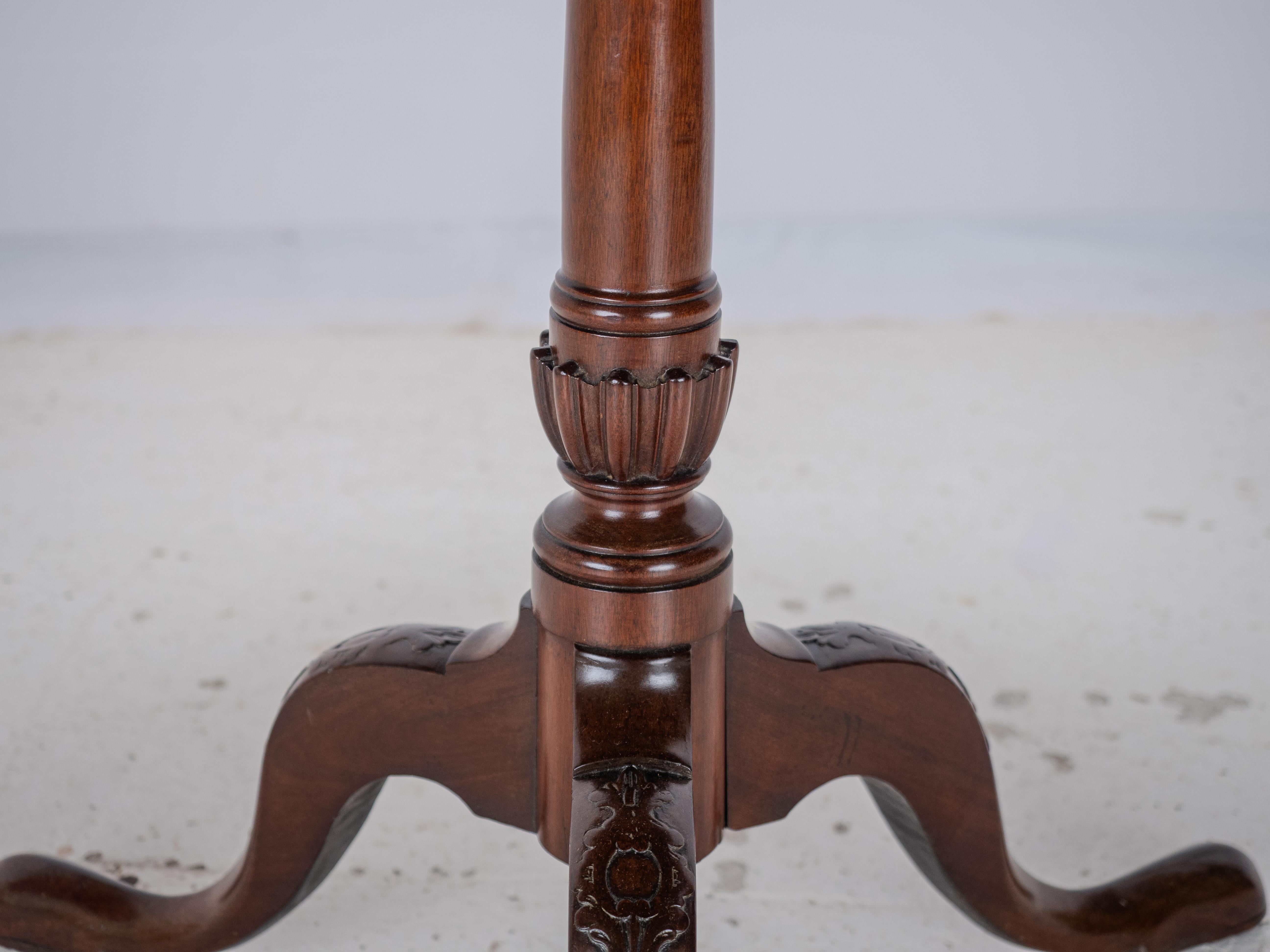 18th Century Georgian Mahogany Tripod Tilt Top Supper Table with Carved Legs For Sale 9