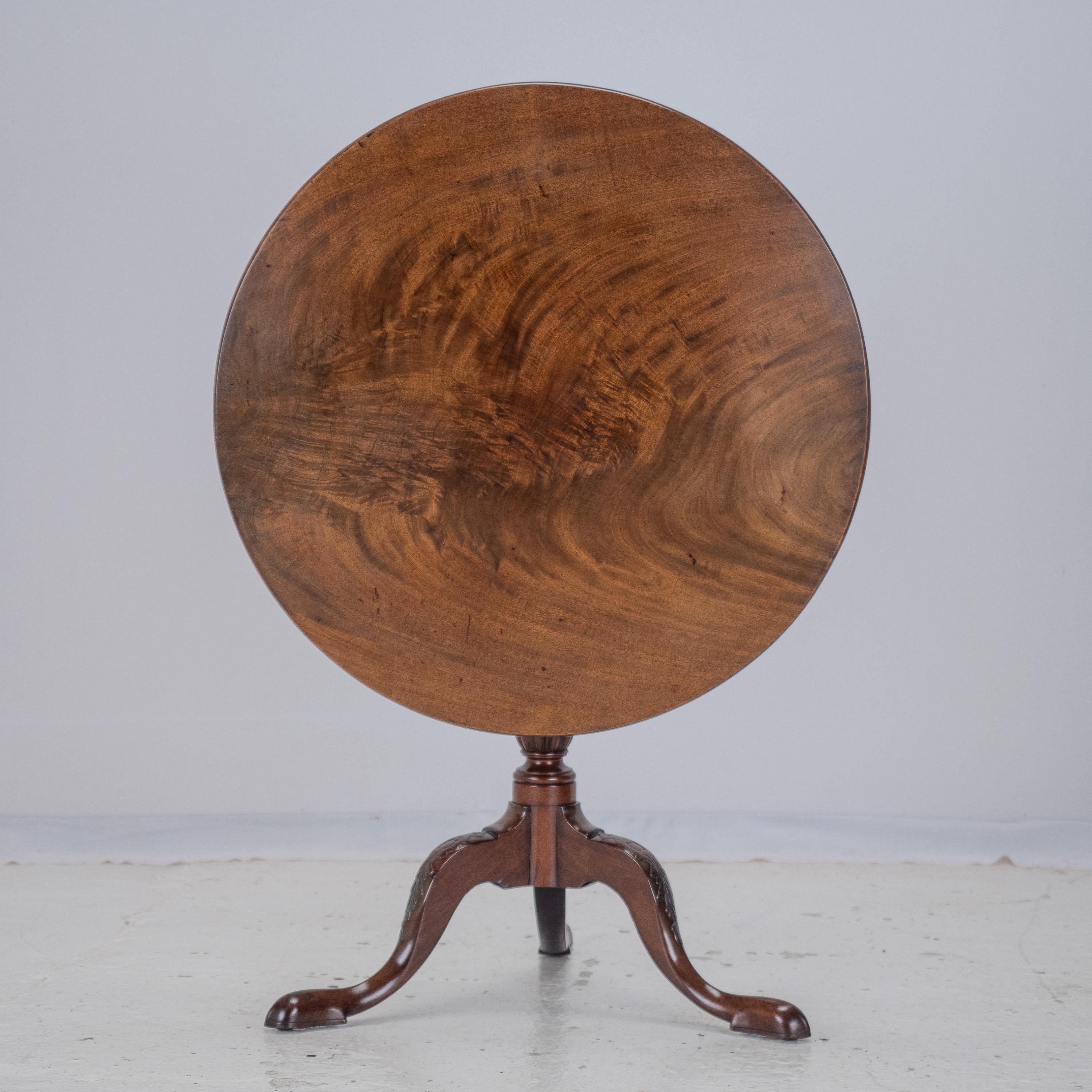 English 18th Century Georgian Mahogany Tripod Tilt Top Supper Table with Carved Legs For Sale
