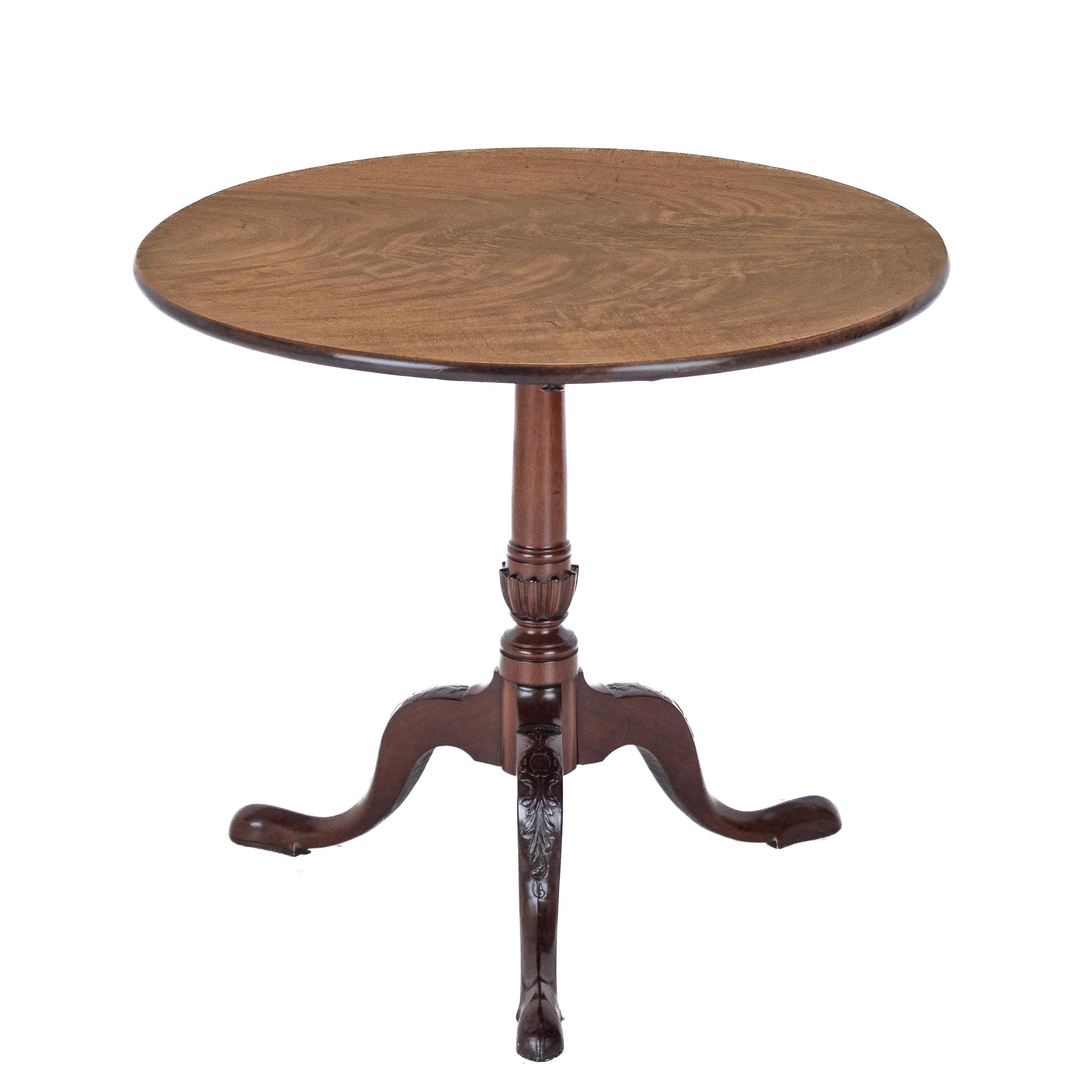 18th Century Georgian Mahogany Tripod Tilt Top Supper Table with Carved Legs For Sale 1