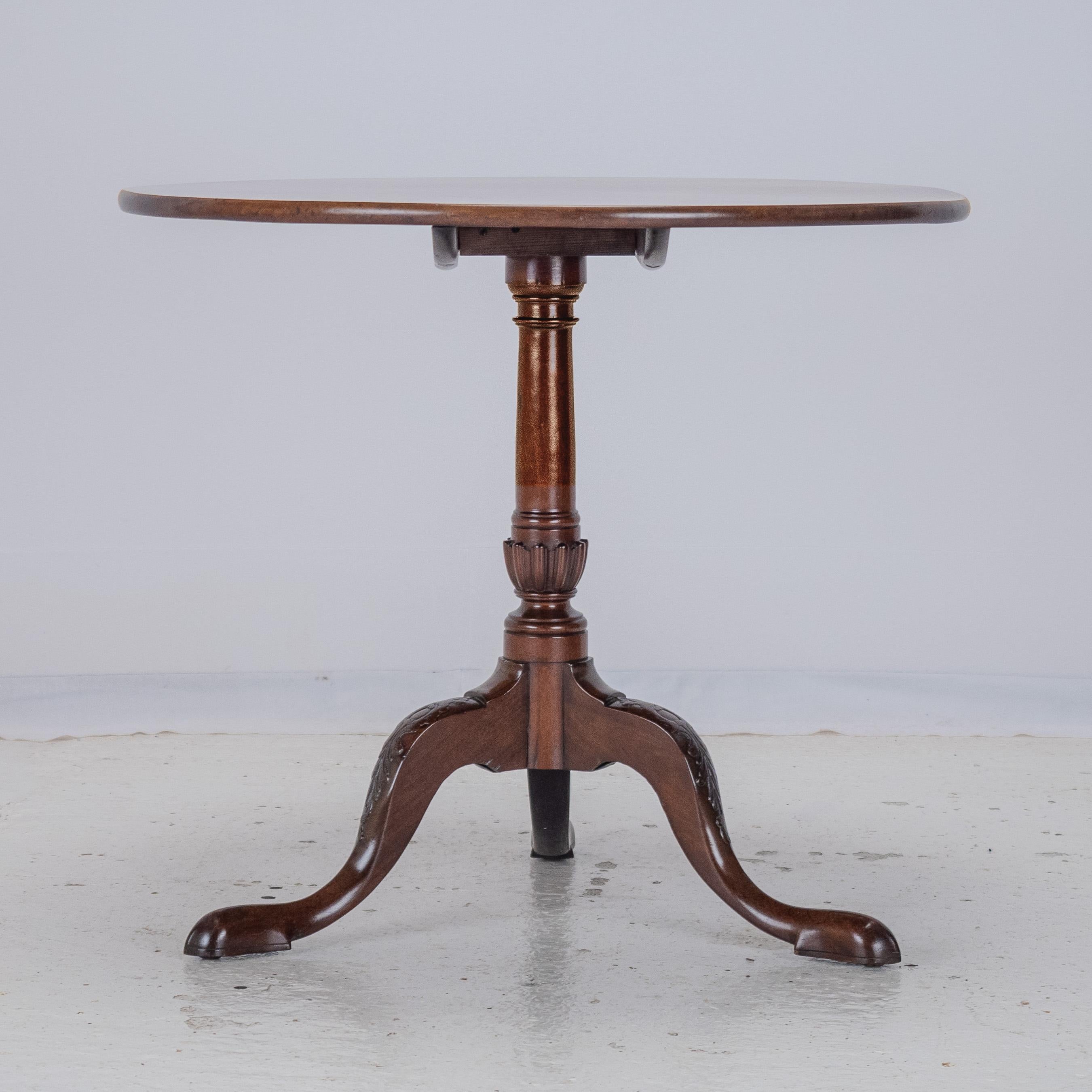 18th Century Georgian Mahogany Tripod Tilt Top Supper Table with Carved Legs For Sale 2