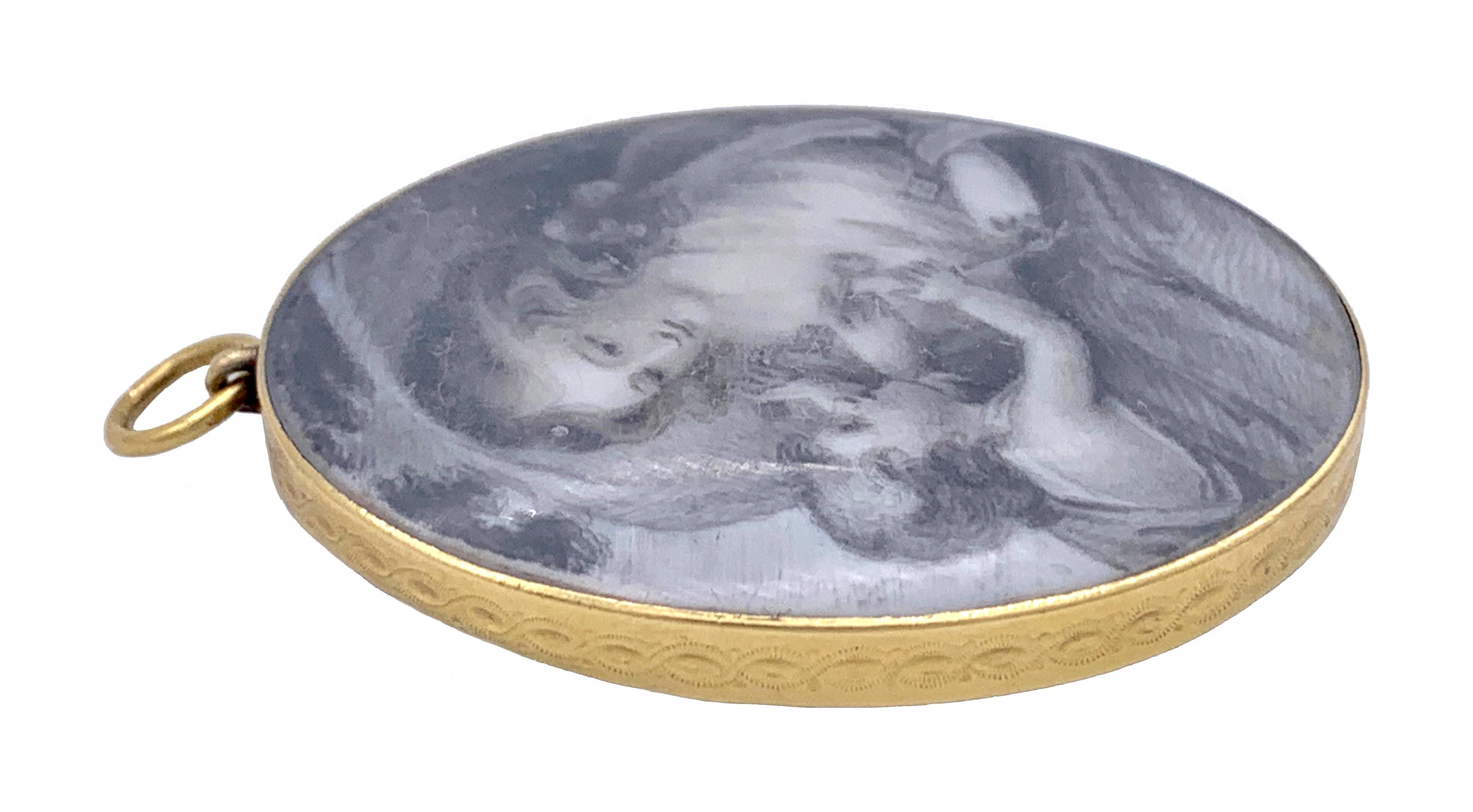 Pendentif en or du XVIIIe siècle avec dessin miniature en grisaille de la mère et de l'enfant Bon état - En vente à Munich, Bavaria