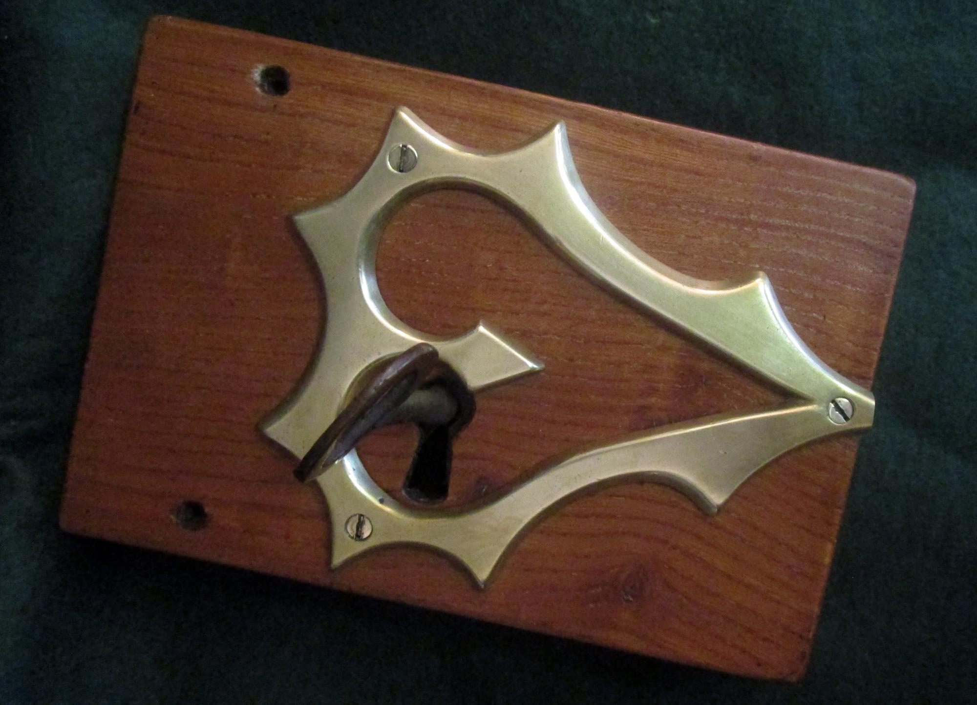 Decorative heart motif rim lock mechanism made of solid oak and brass. All original with key.
See measurements below.