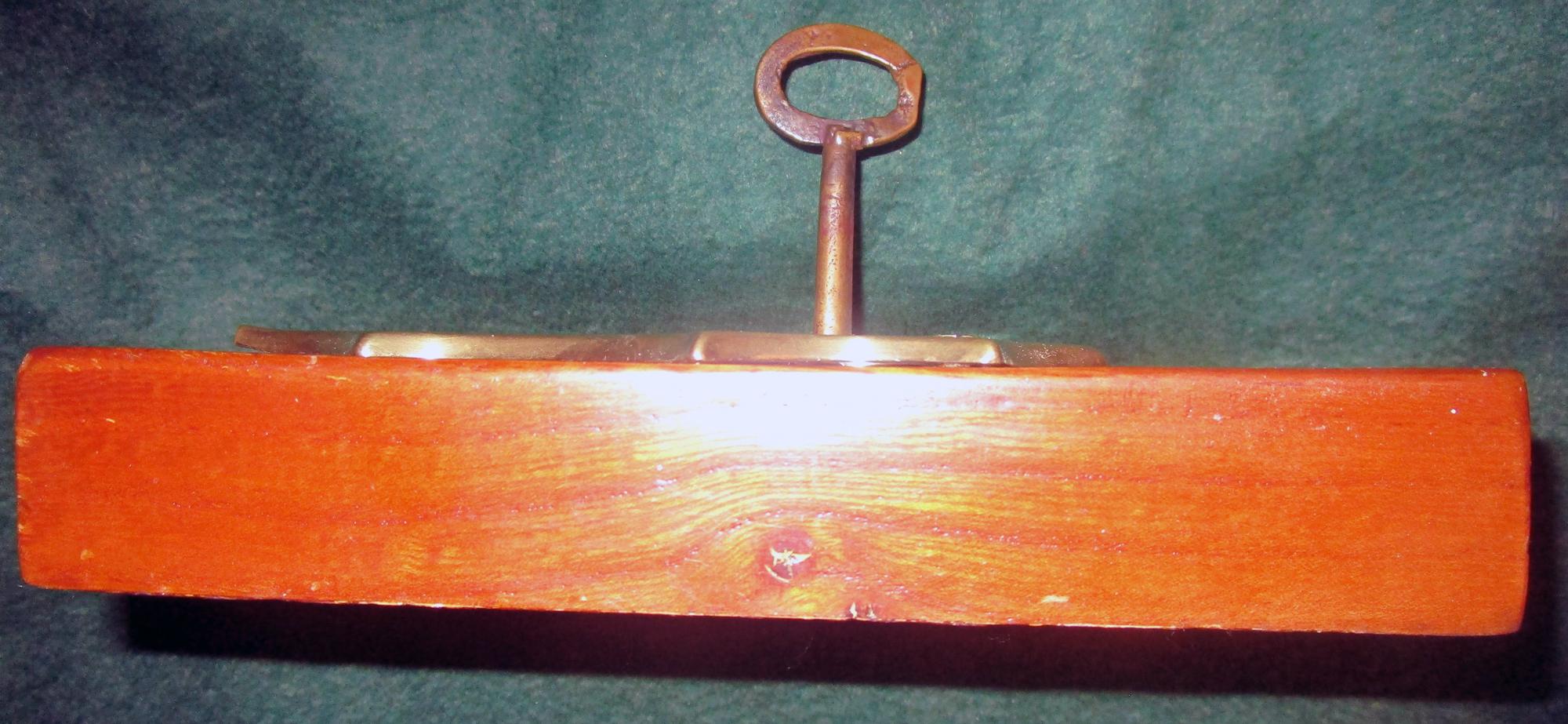 18th Century Georgian Oak and Brass Heart Motif Door Lock Mechanism For Sale 1