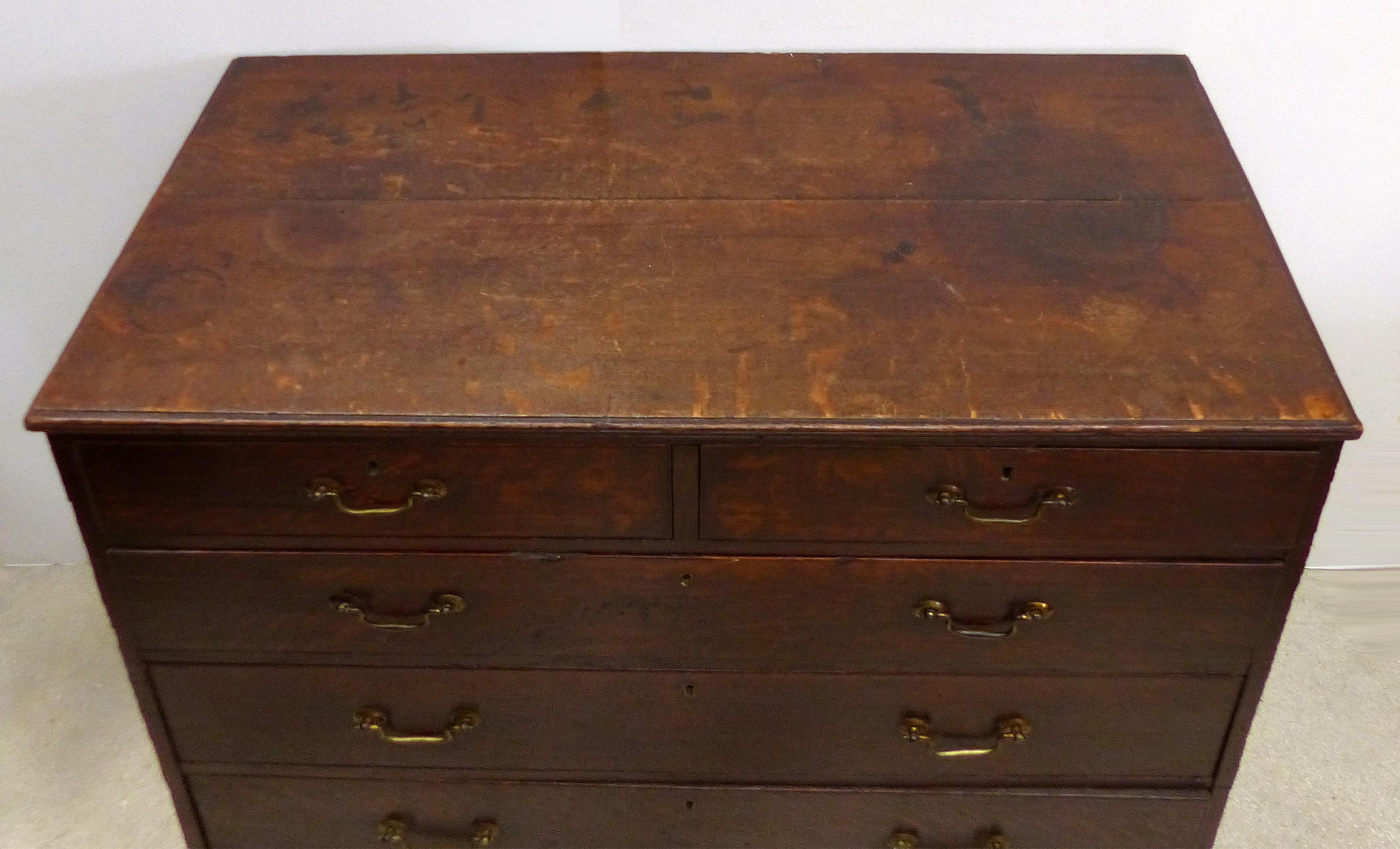 18th Century Georgian Oak Chest of Drawers with Swan Neck Brass Pulls In Good Condition In Miami, FL