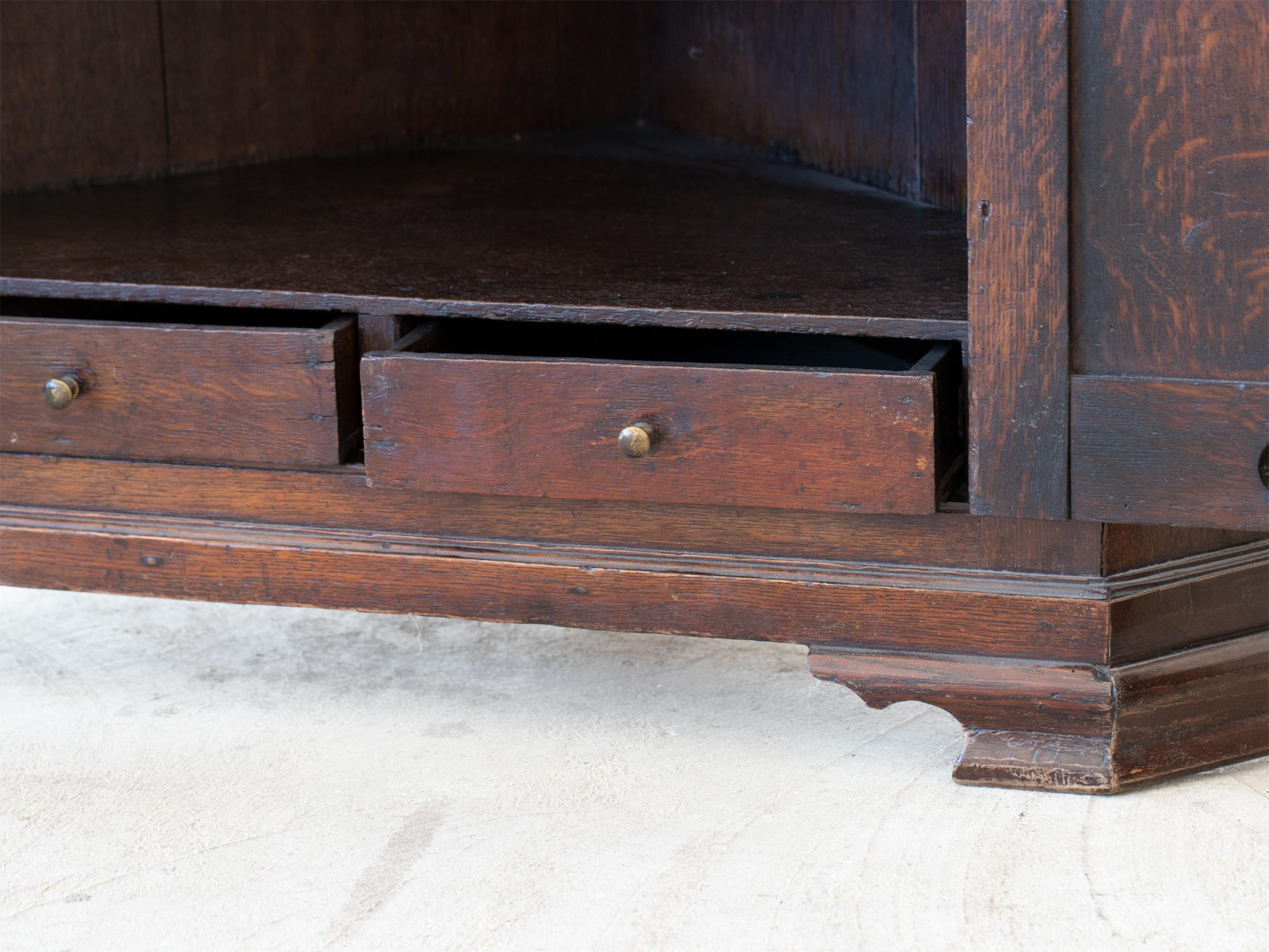 18th Century Georgian Oak Corner Cupboard For Sale 3