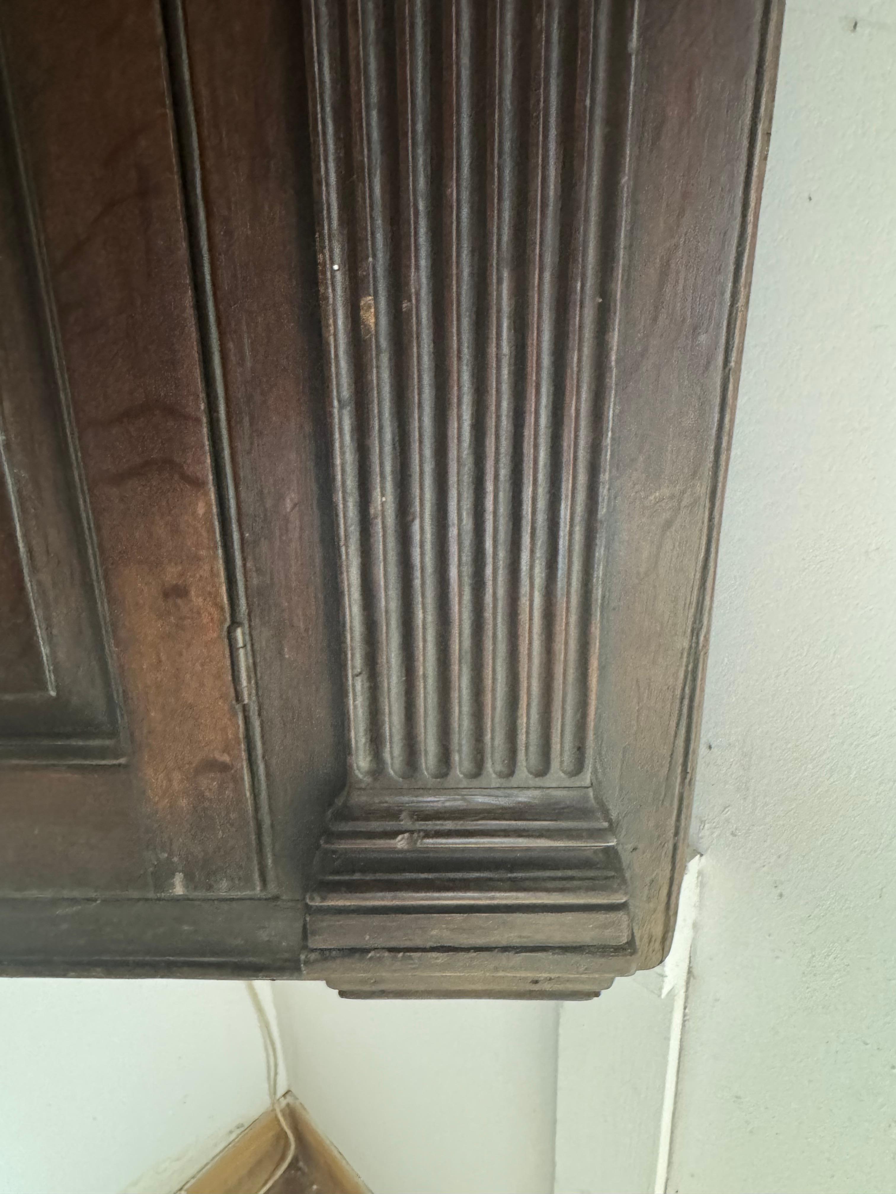Inglese Armadio angolare in rovere georgiano del XVIII secolo in vendita