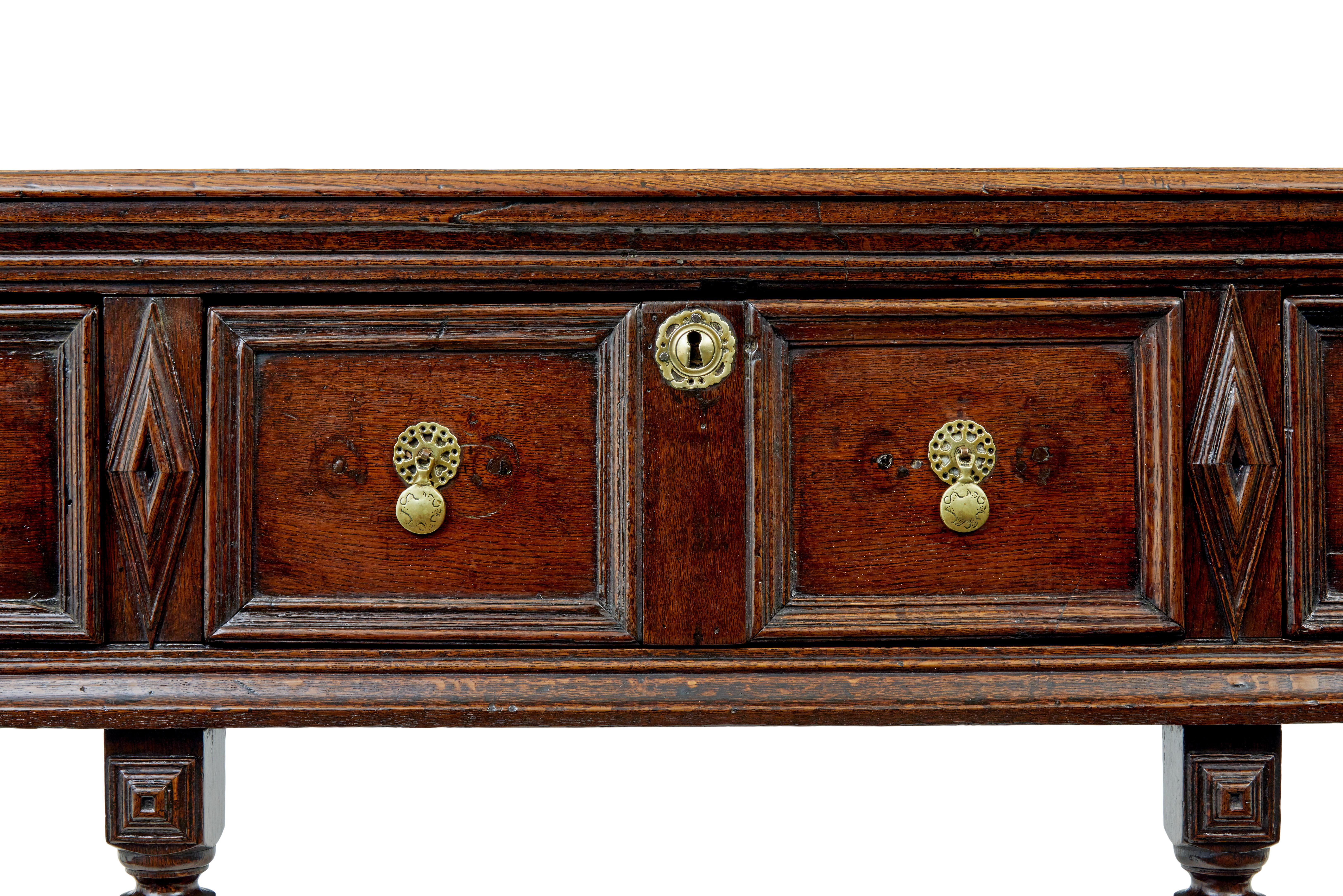 Ottone Base per comò in rovere georgiano del XVIII secolo in vendita