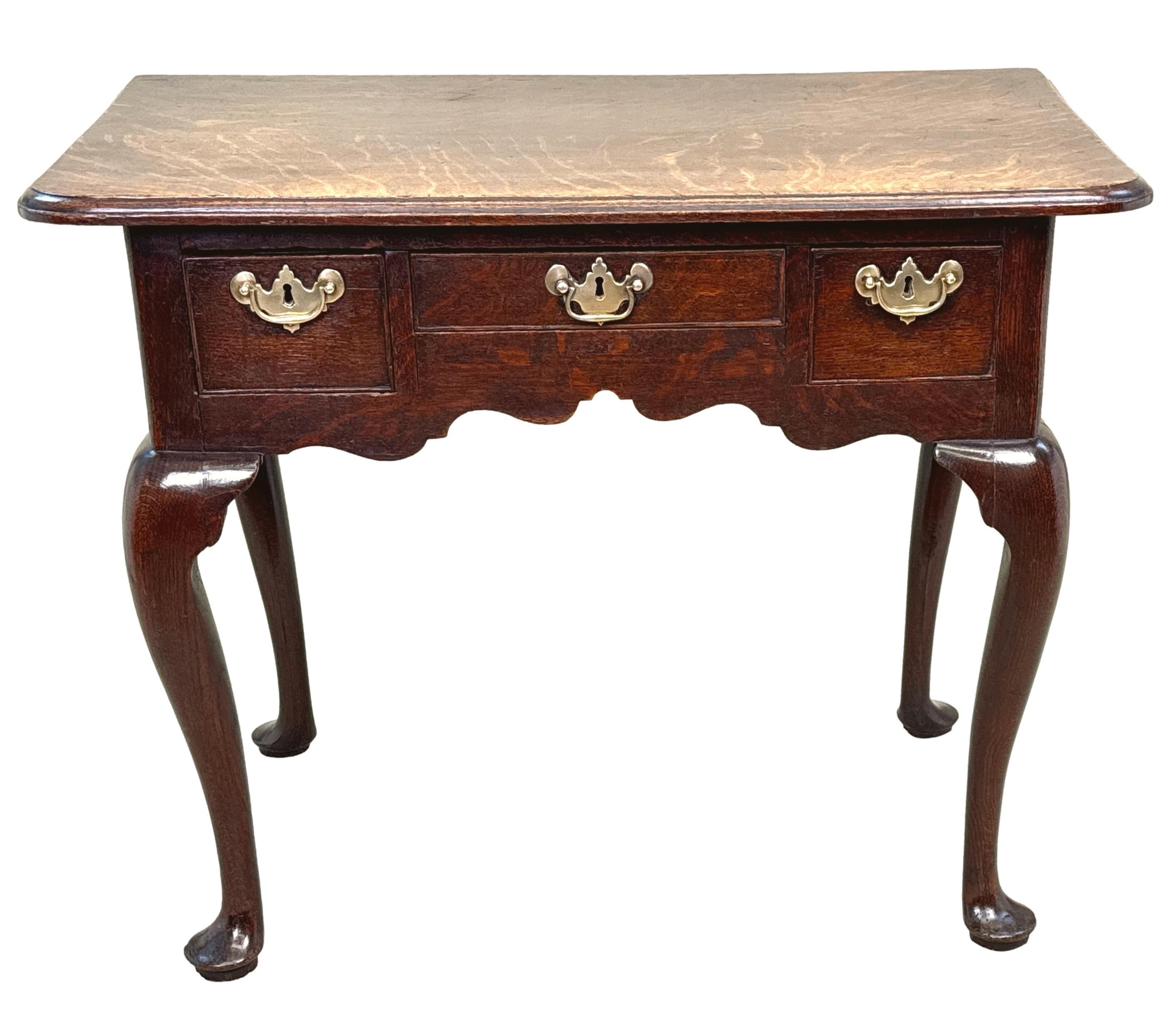 Lowboy en chêne géorgien du 18e siècle en vente 3