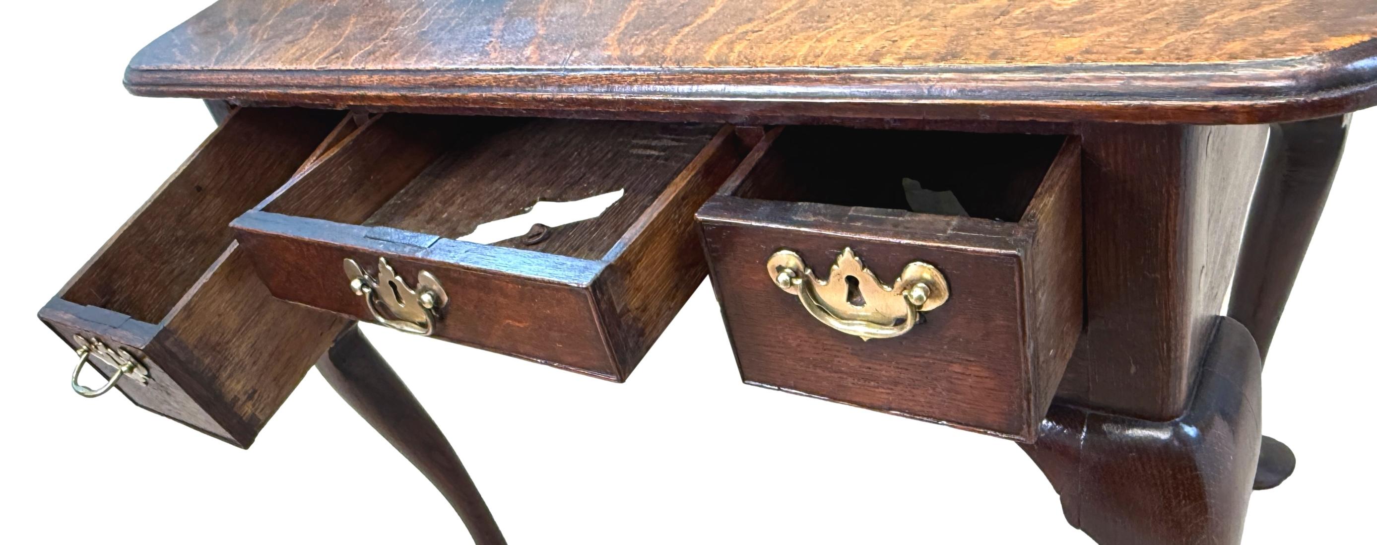 Chêne Lowboy en chêne géorgien du 18e siècle en vente