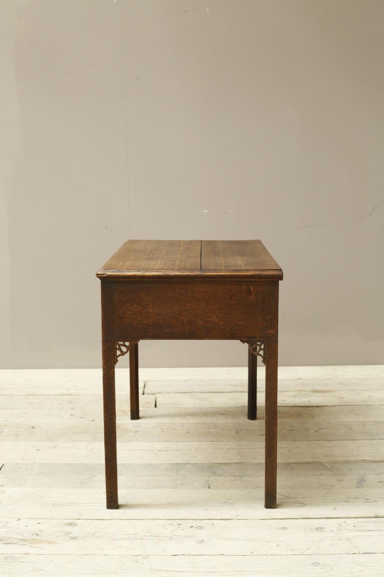 18th century Georgian oak writing table For Sale 6