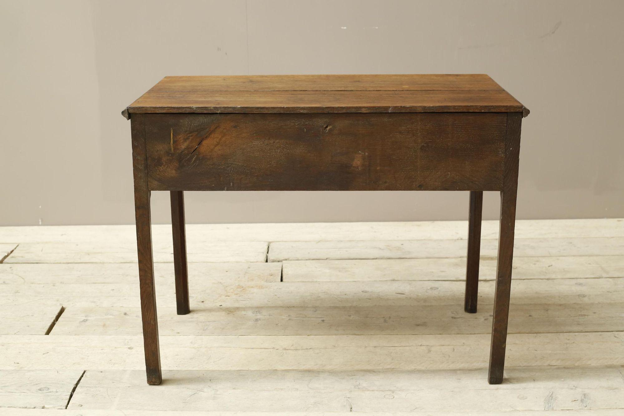 18th century Georgian oak writing table For Sale 7