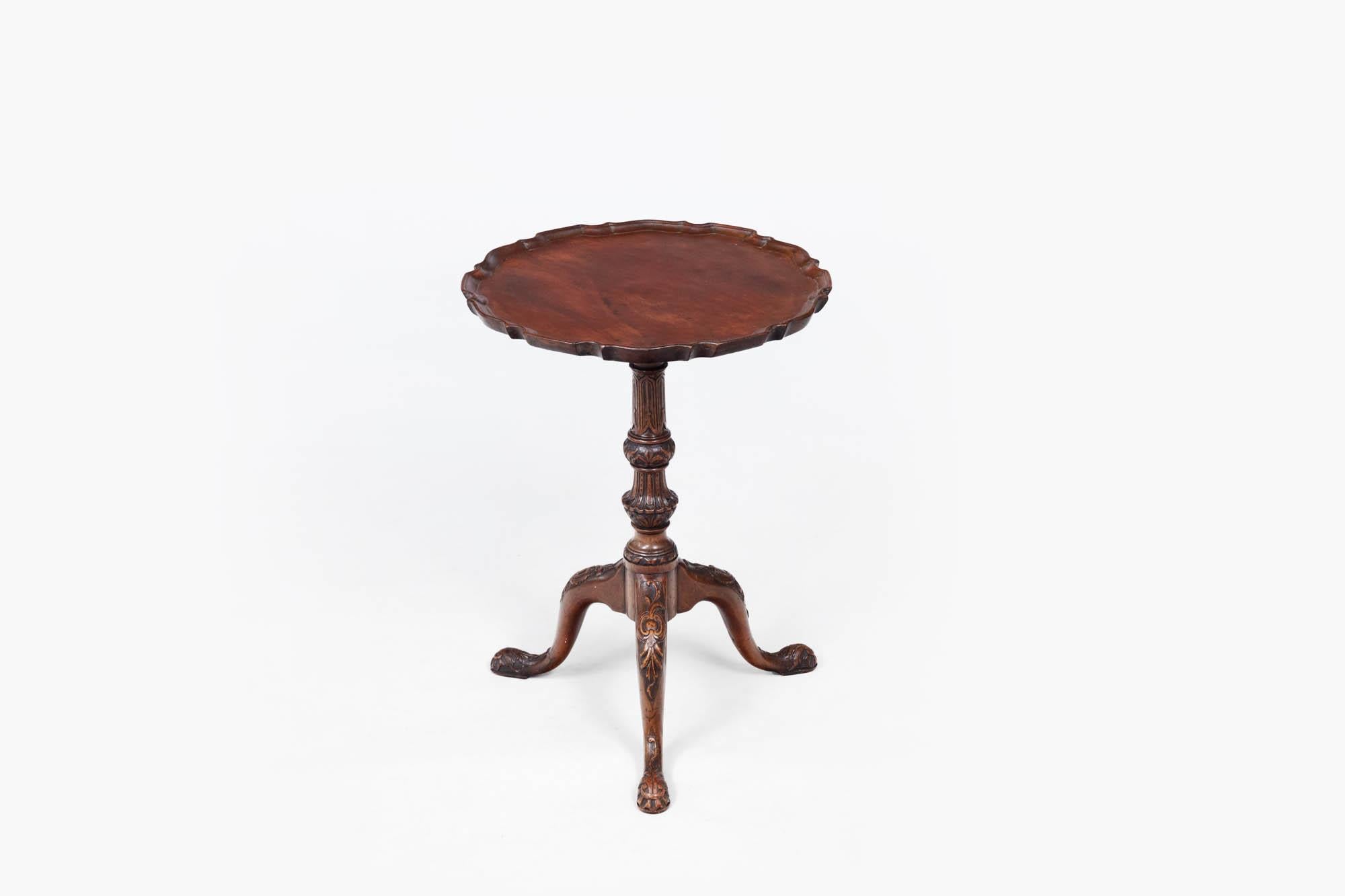 Irish 18th Century Georgian Occasional Table with Pie Crust Dish Top For Sale